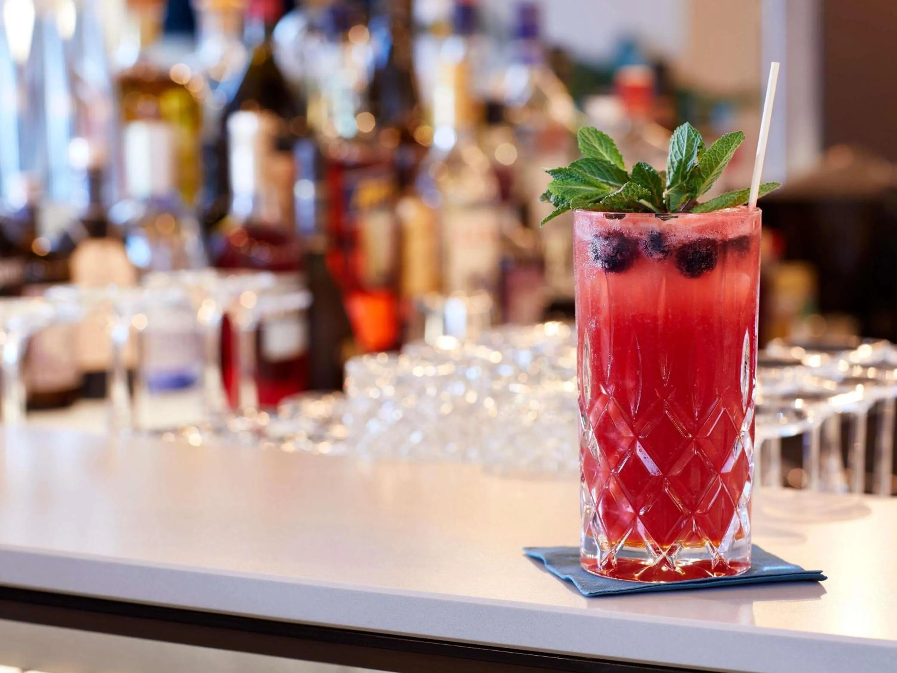 Lounge or bar in Novotel Hamburg Central Station