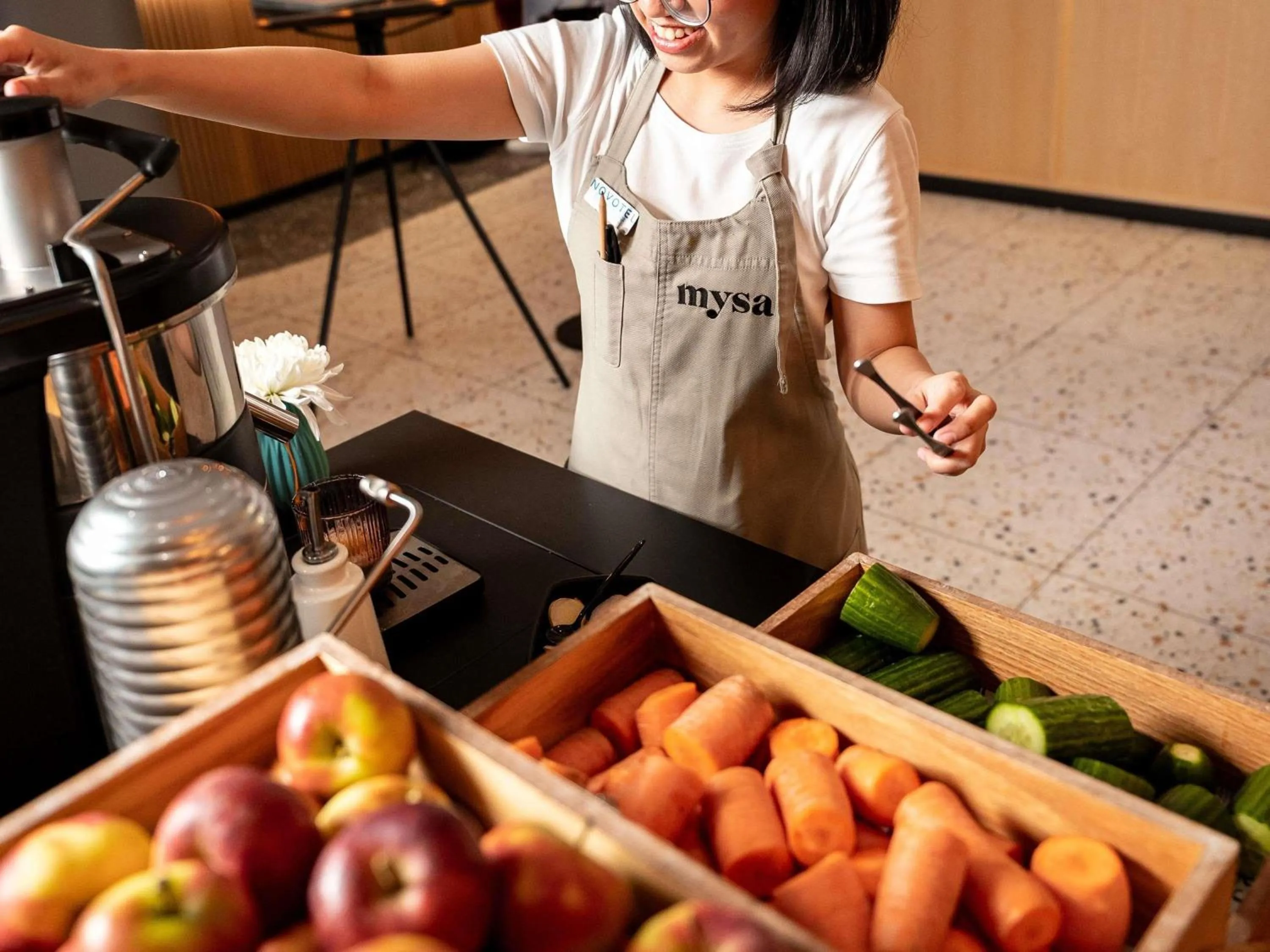 Restaurant/places to eat in Novotel Hamburg Central Station