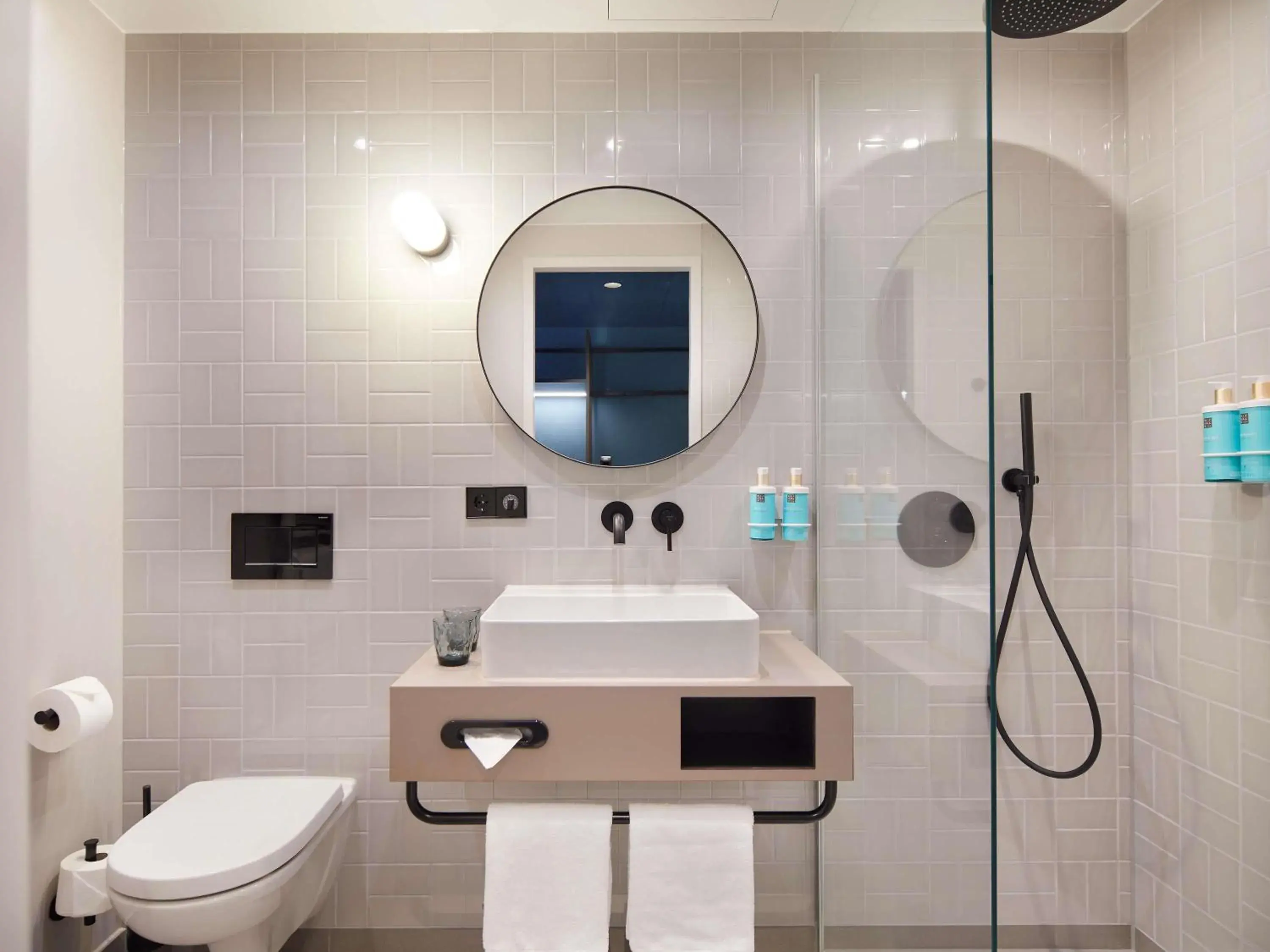 Family Room with One Double and Sofa Bed in Novotel Hamburg Central Station Family Room with One Double and Sofa Bed in Novotel Hamburg Central Station