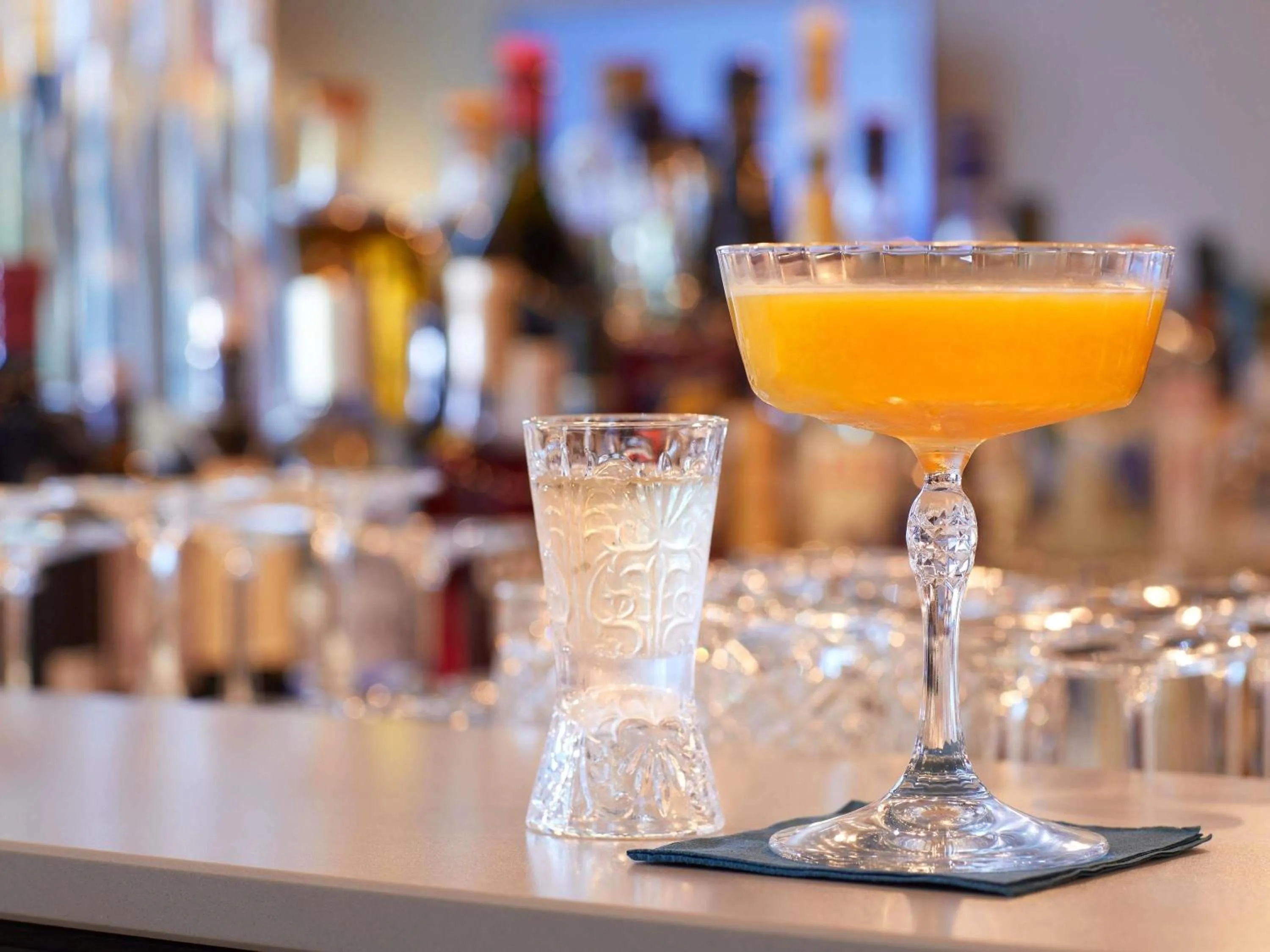 Lounge or bar in Novotel Hamburg Central Station