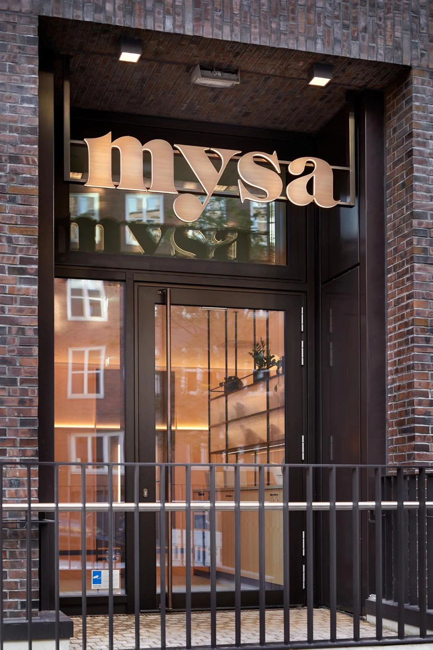 Restaurant/places to eat in Novotel Hamburg Central Station