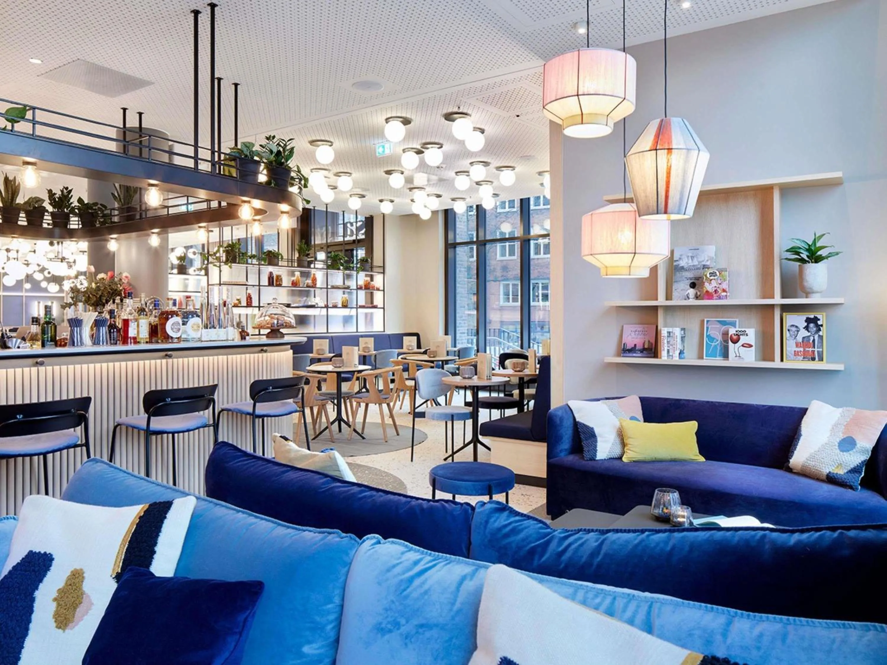 Lounge or bar in Novotel Hamburg Central Station