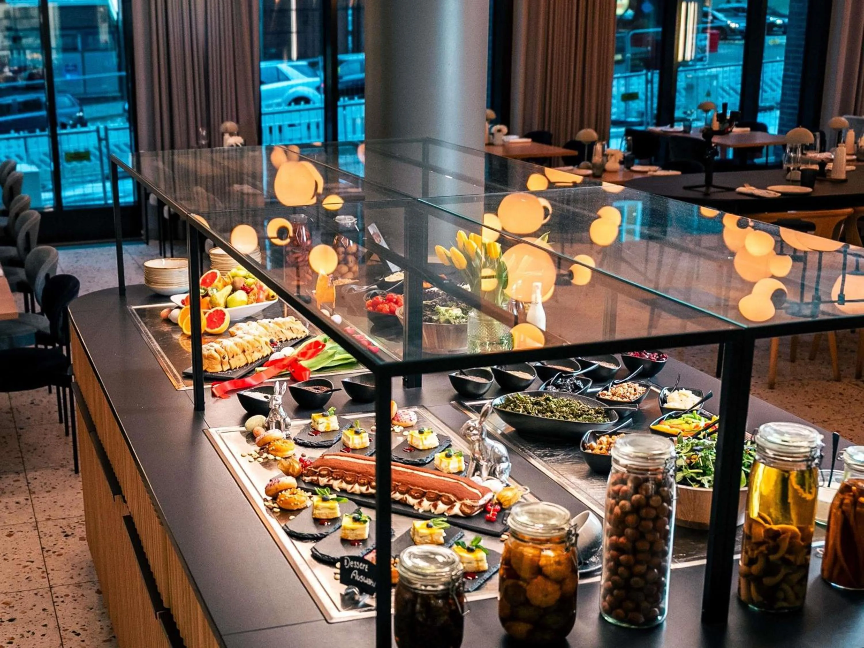 Restaurant/places to eat in Novotel Hamburg Central Station