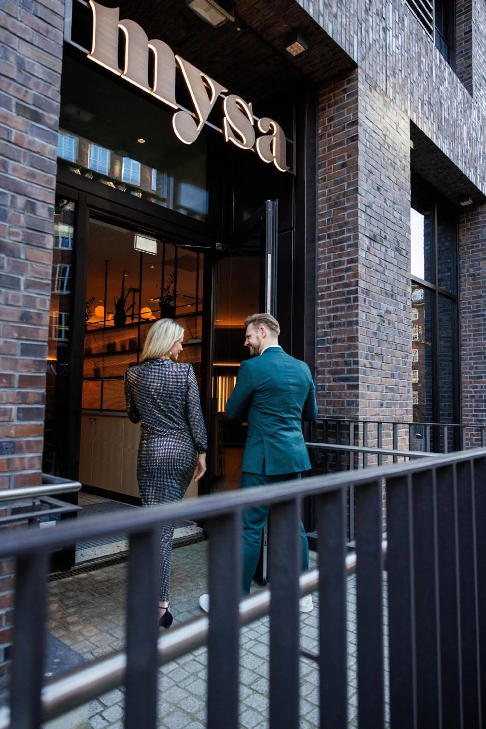 Restaurant/places to eat in Novotel Hamburg Central Station