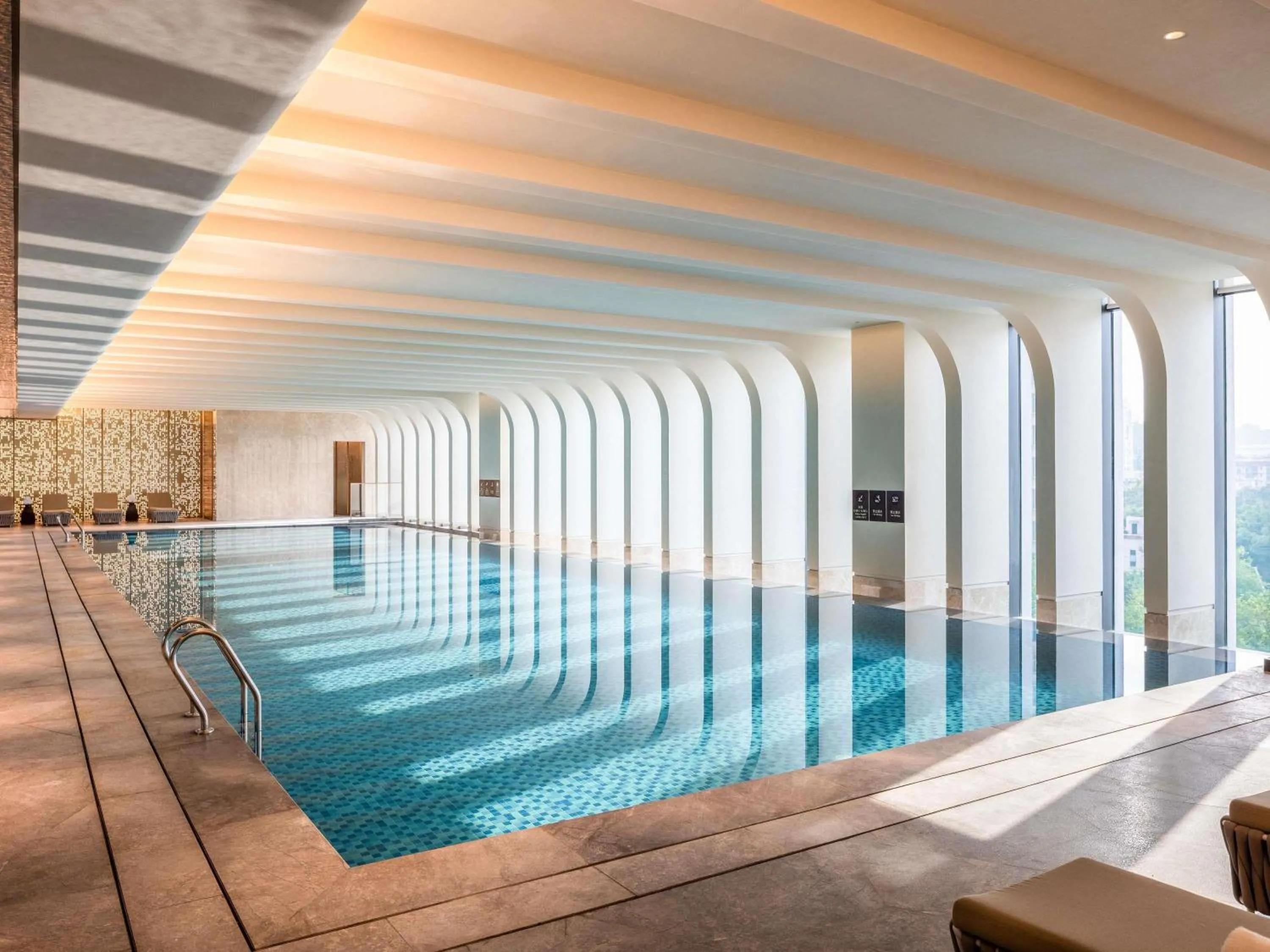 Pool view in Grand Mercure Yichang Waitan