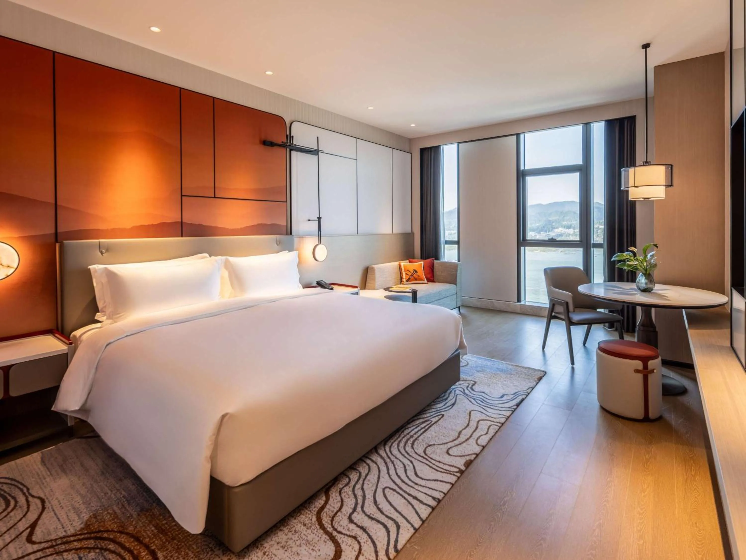 Executive King Room with River View in Grand Mercure Yichang Waitan