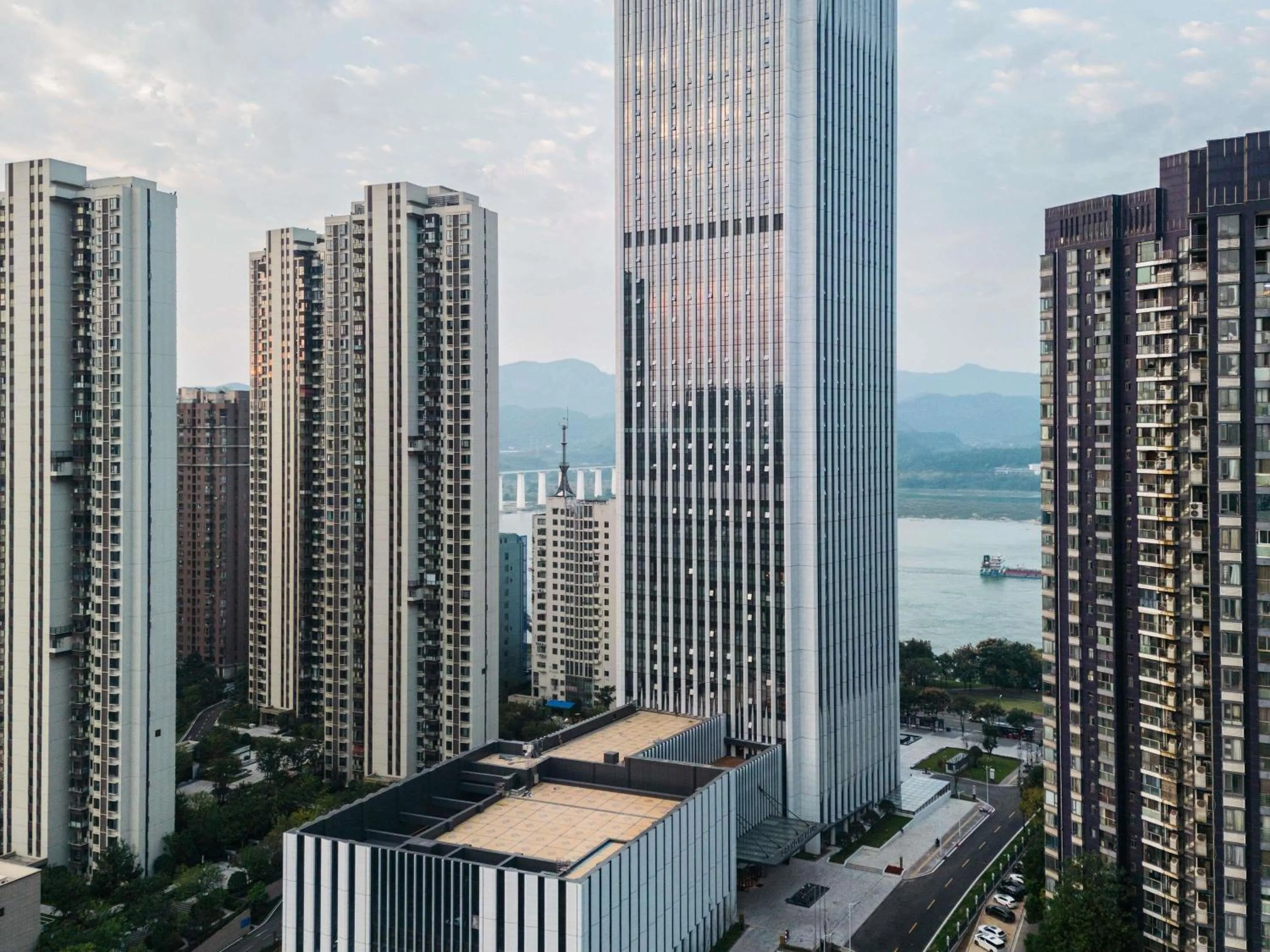 Property building in Grand Mercure Yichang Waitan