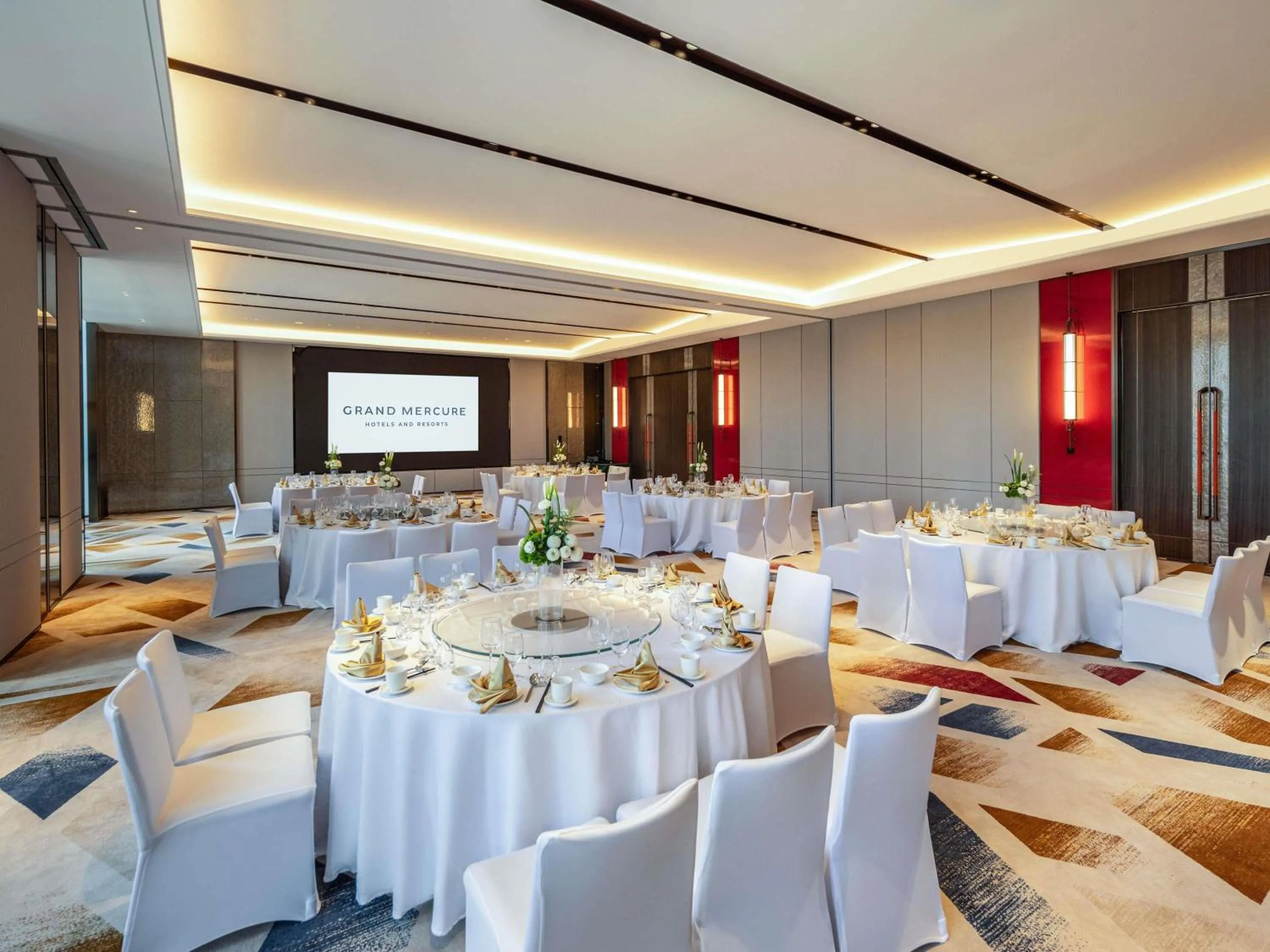 Meeting/conference room in Grand Mercure Yichang Waitan