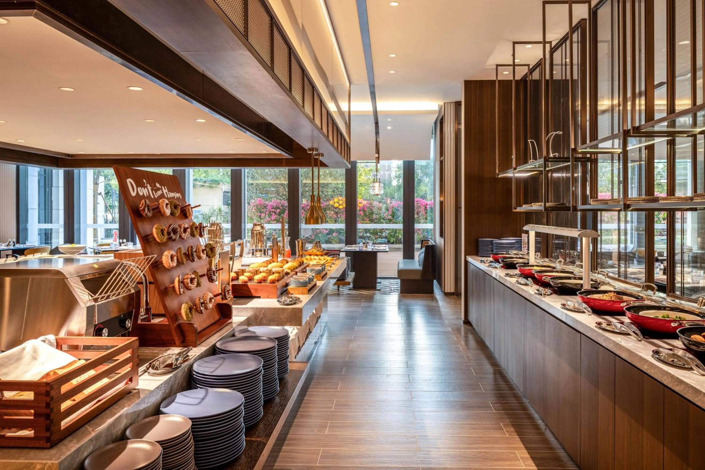 Restaurant/places to eat in Grand Mercure Yichang Waitan