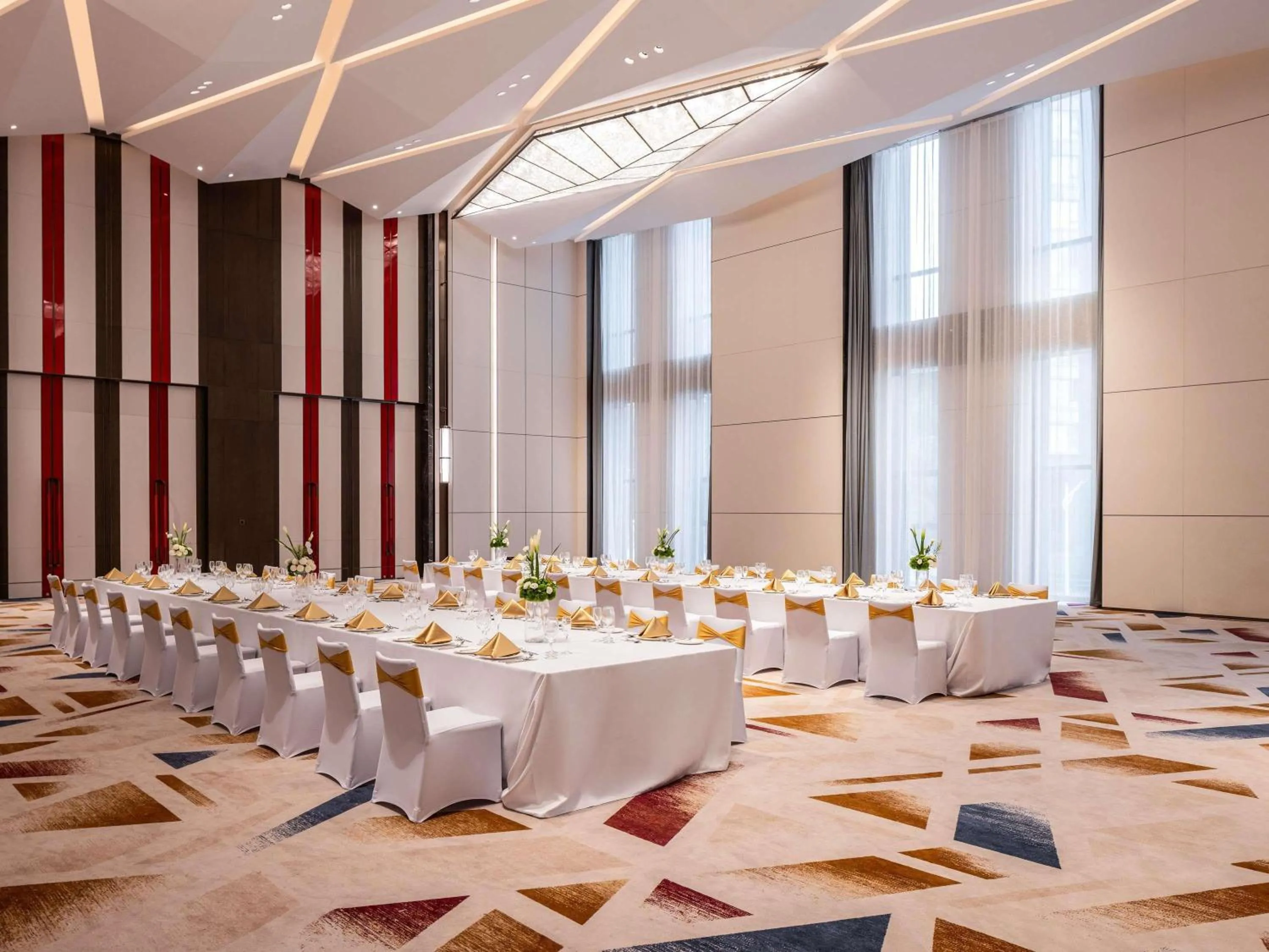 Meeting/conference room in Grand Mercure Yichang Waitan