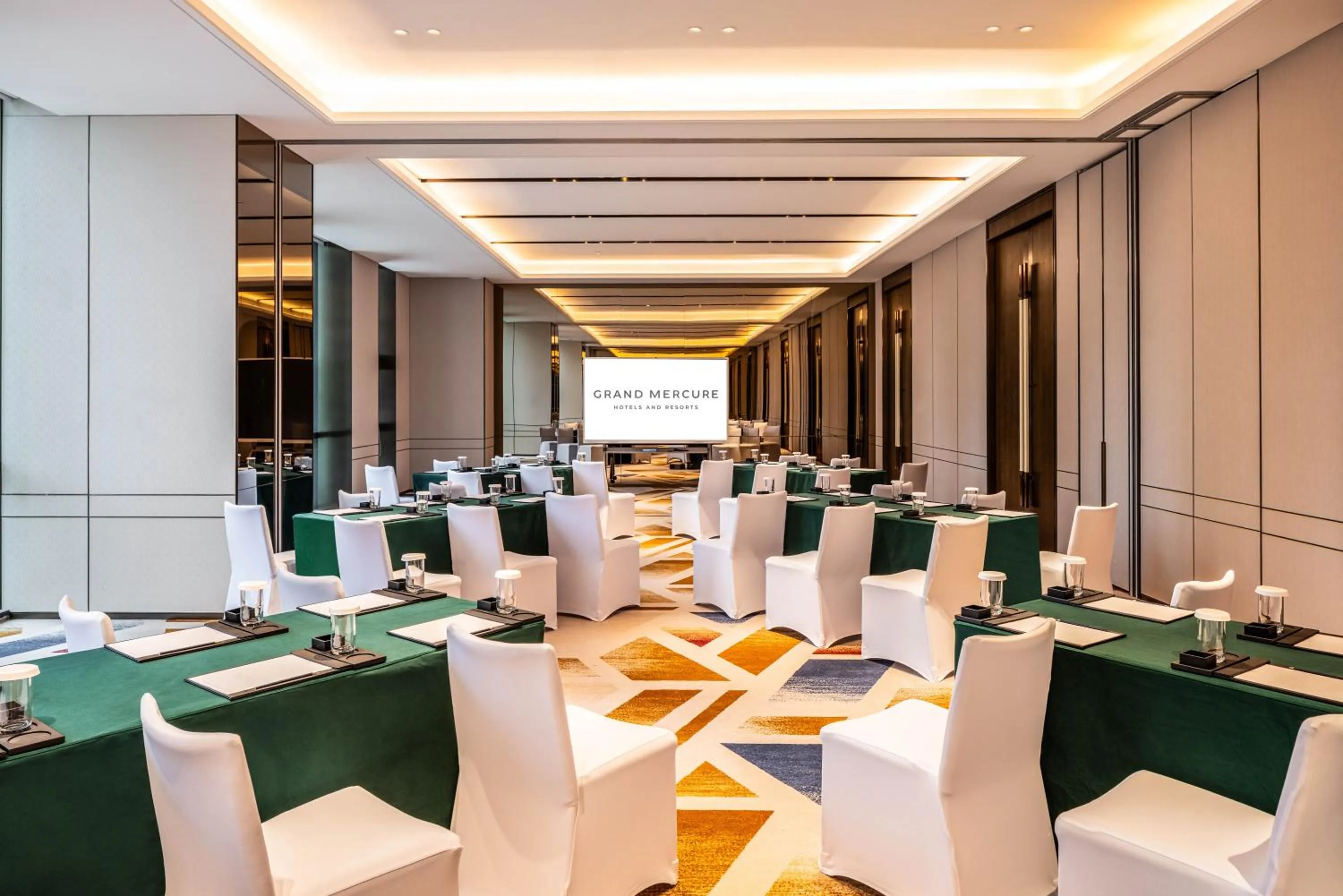 Banquet/Function facilities in Grand Mercure Yichang Waitan