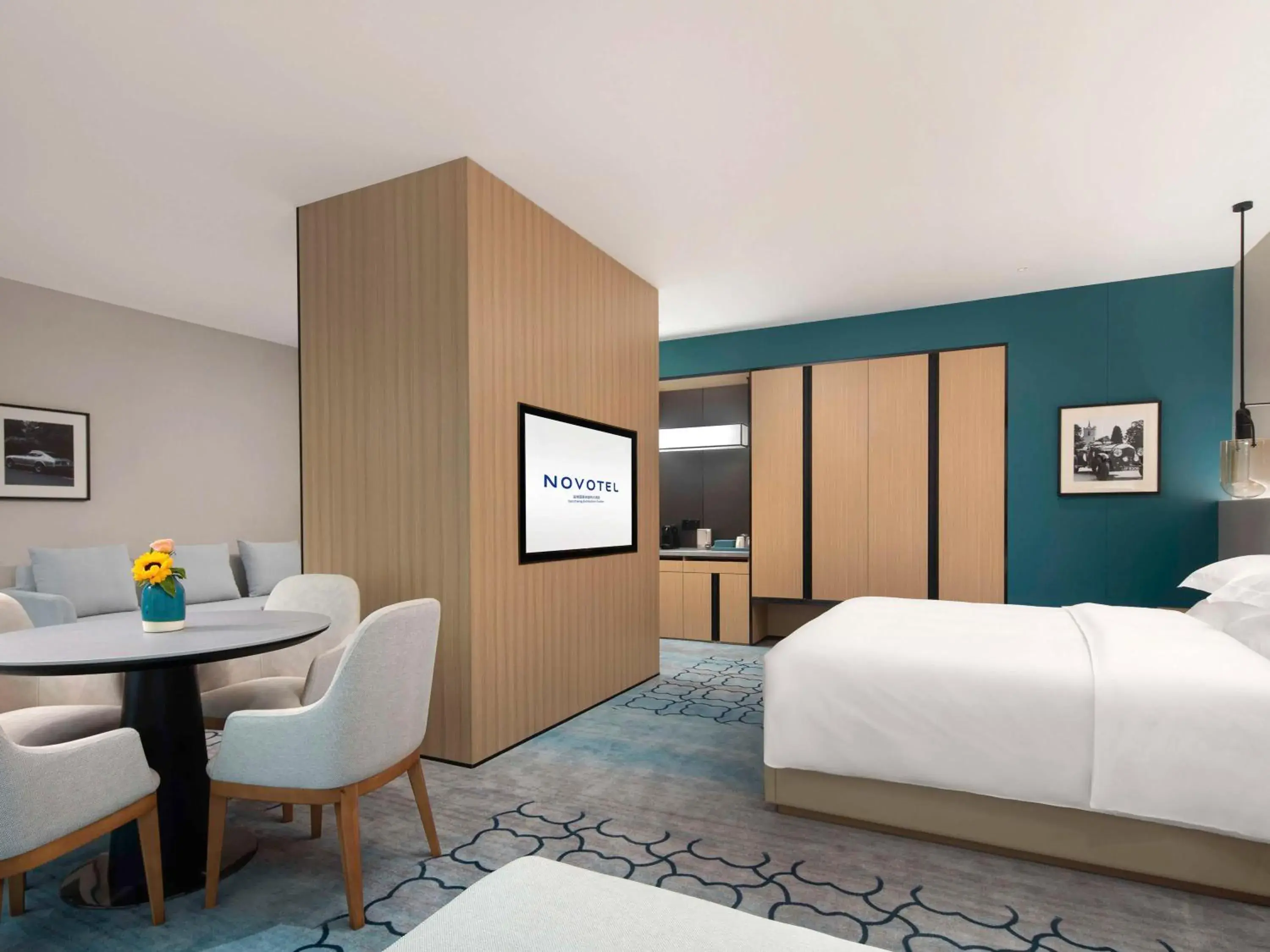 Suite with Lounge Access in Novotel Yancheng Exhibition Center Suite with Lounge Access in Novotel Yancheng Exhibition Center