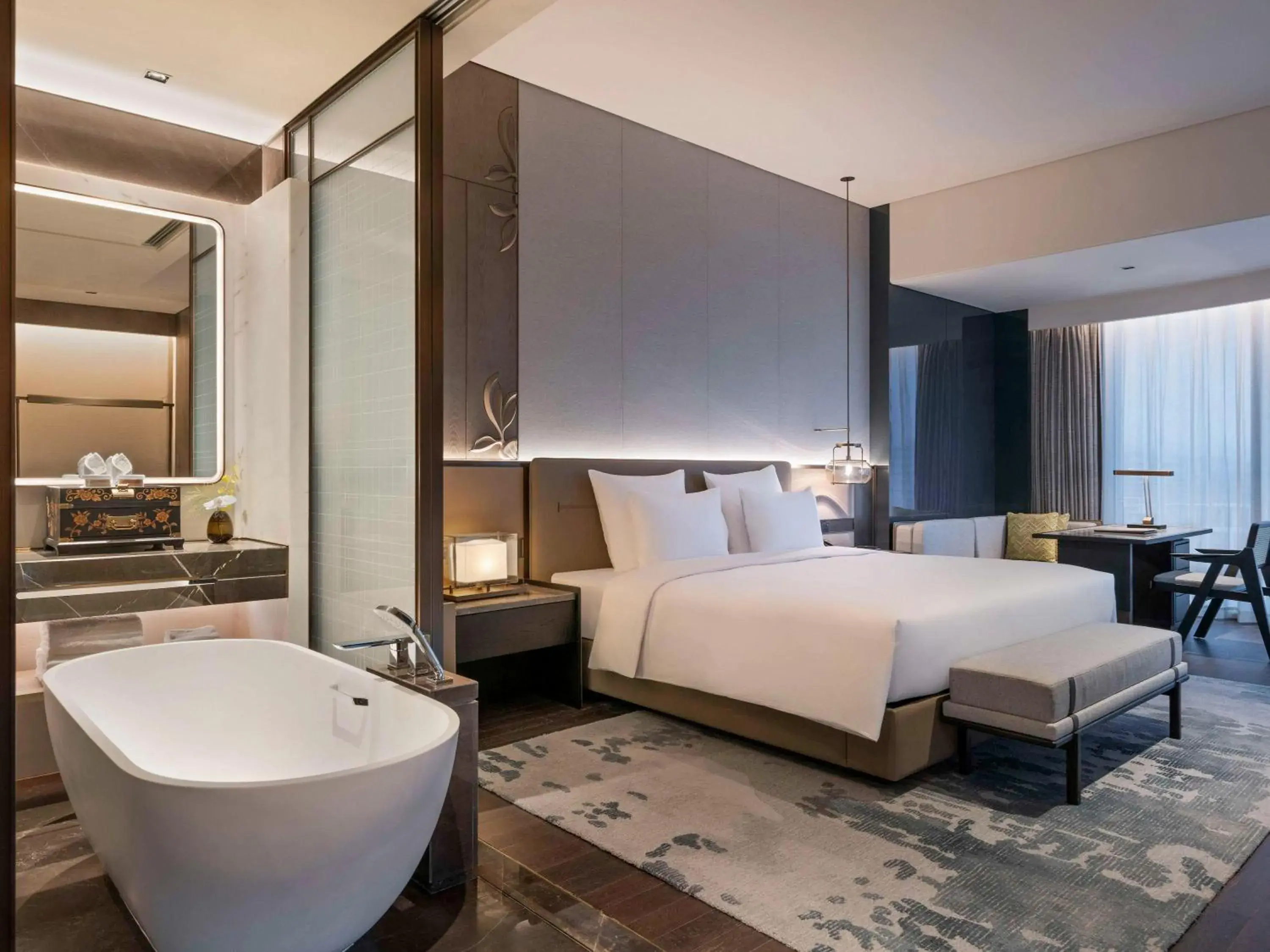 Deluxe King Room with City View in Pullman Quanzhou Shuitou Deluxe King Room with City View in Pullman Quanzhou Shuitou