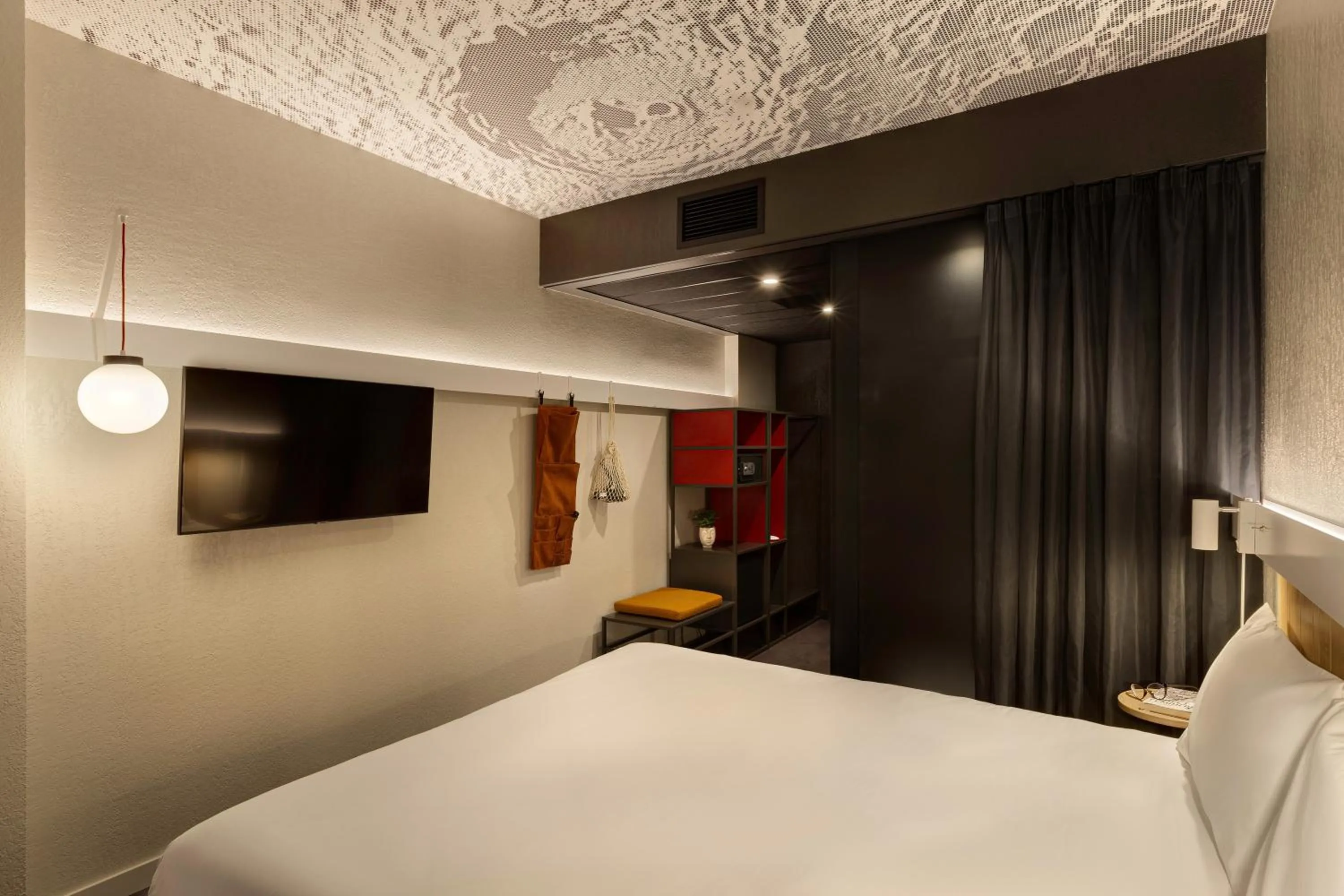 Other, Bed in ibis Kyiv Beresteiska