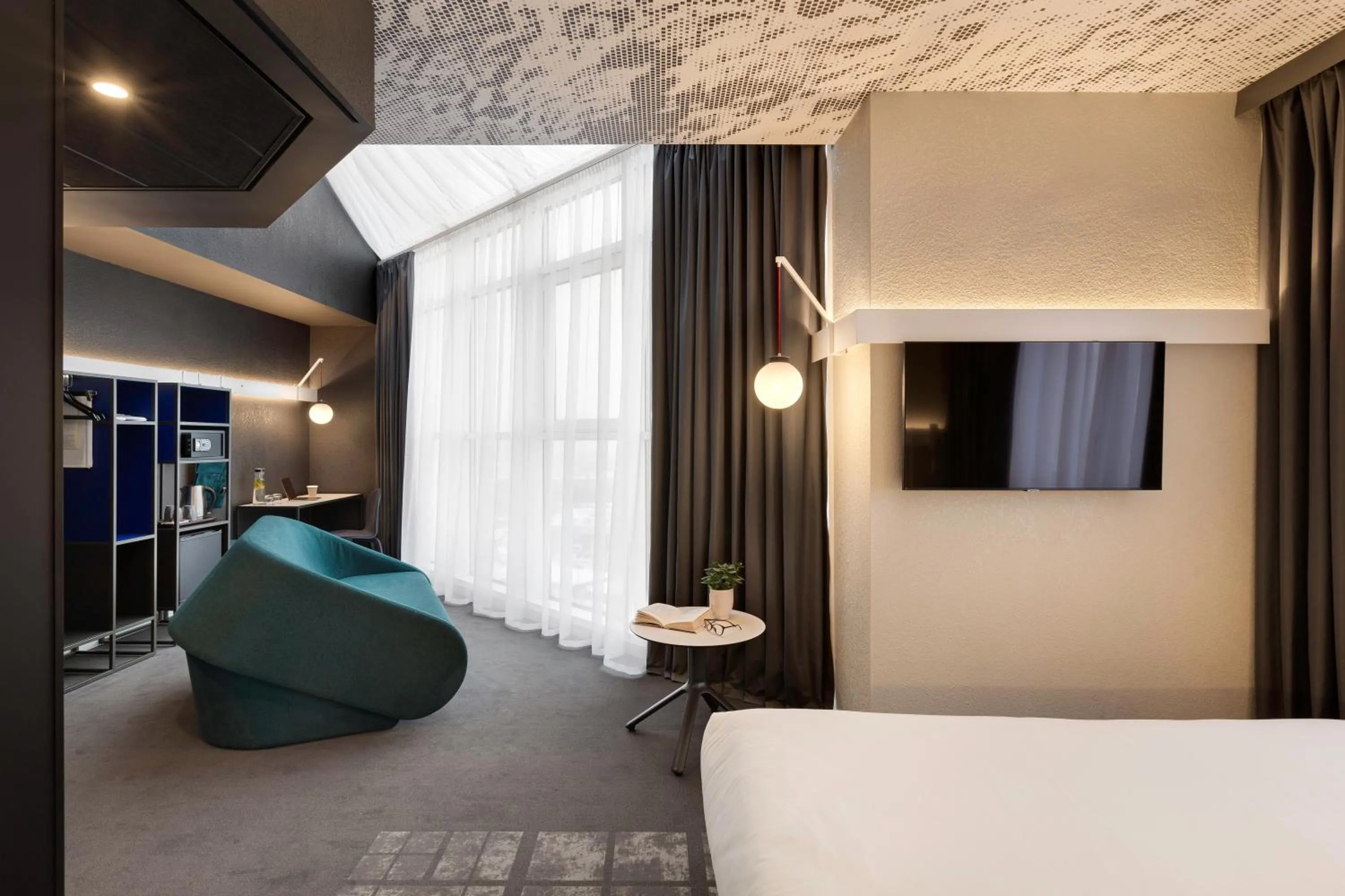 Seating area, Bed in ibis Kyiv Beresteiska