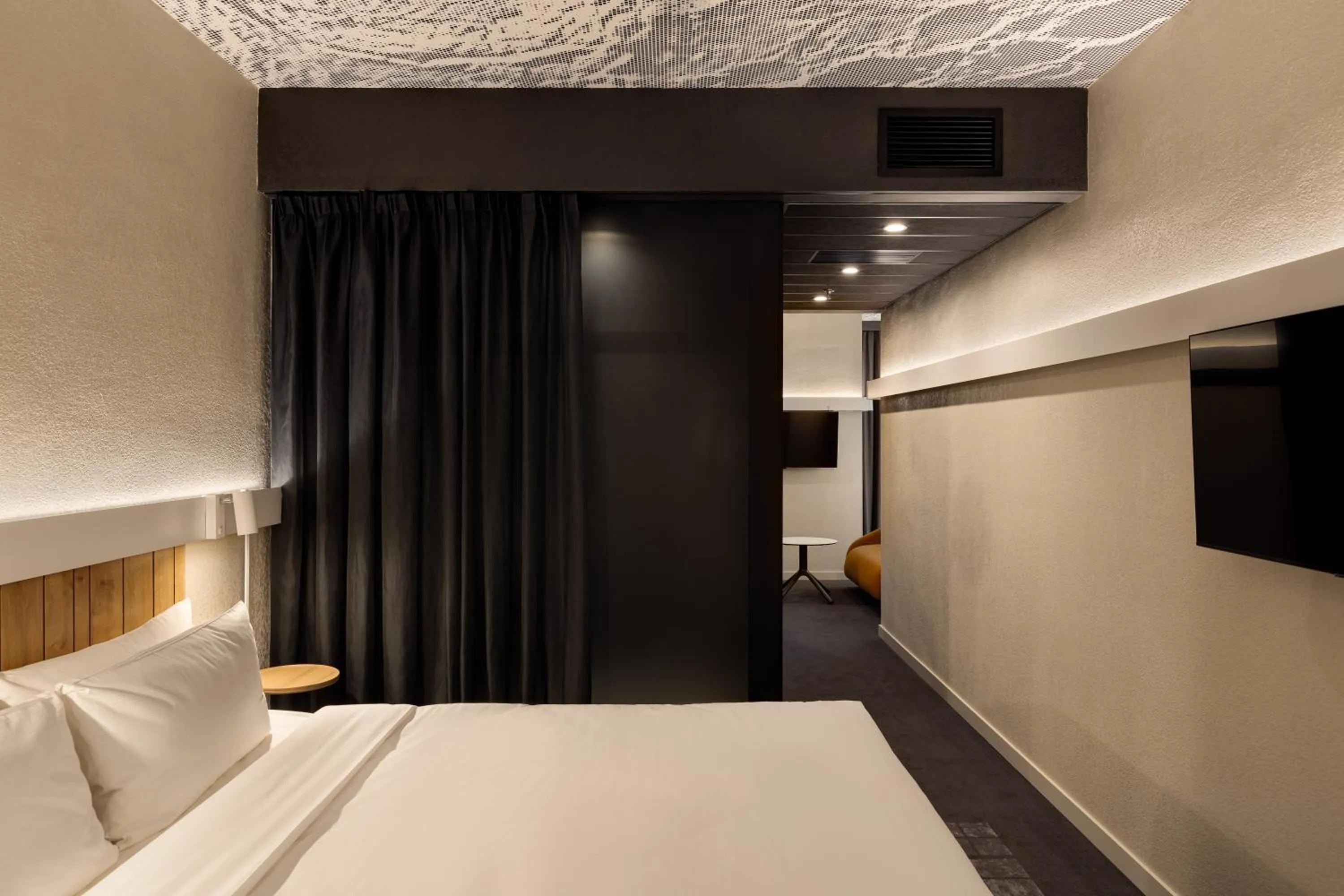 People, Bed in ibis Kyiv Beresteiska