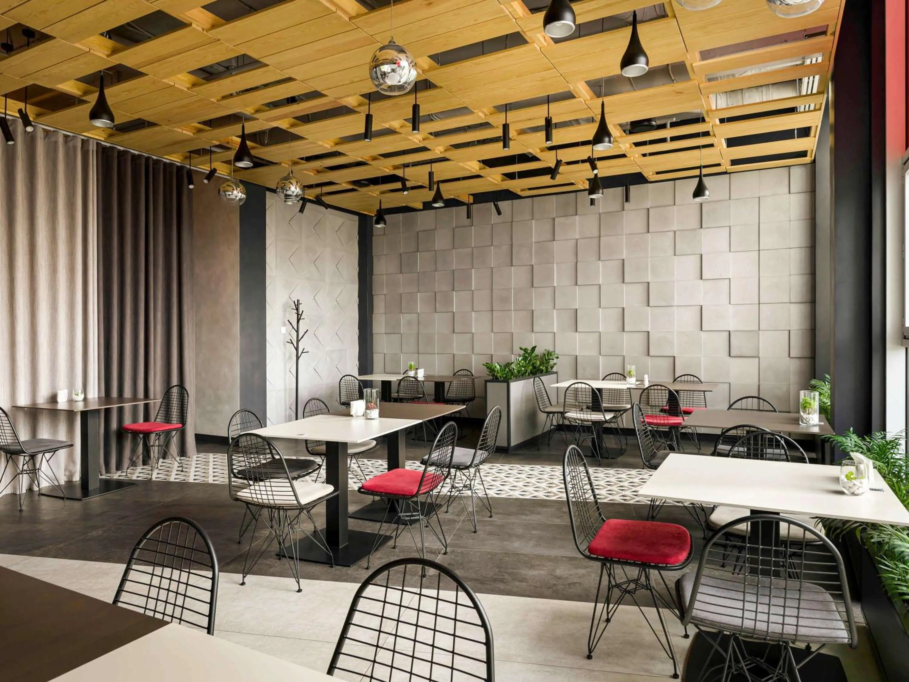 Restaurant/places to eat in ibis Kyiv Beresteiska