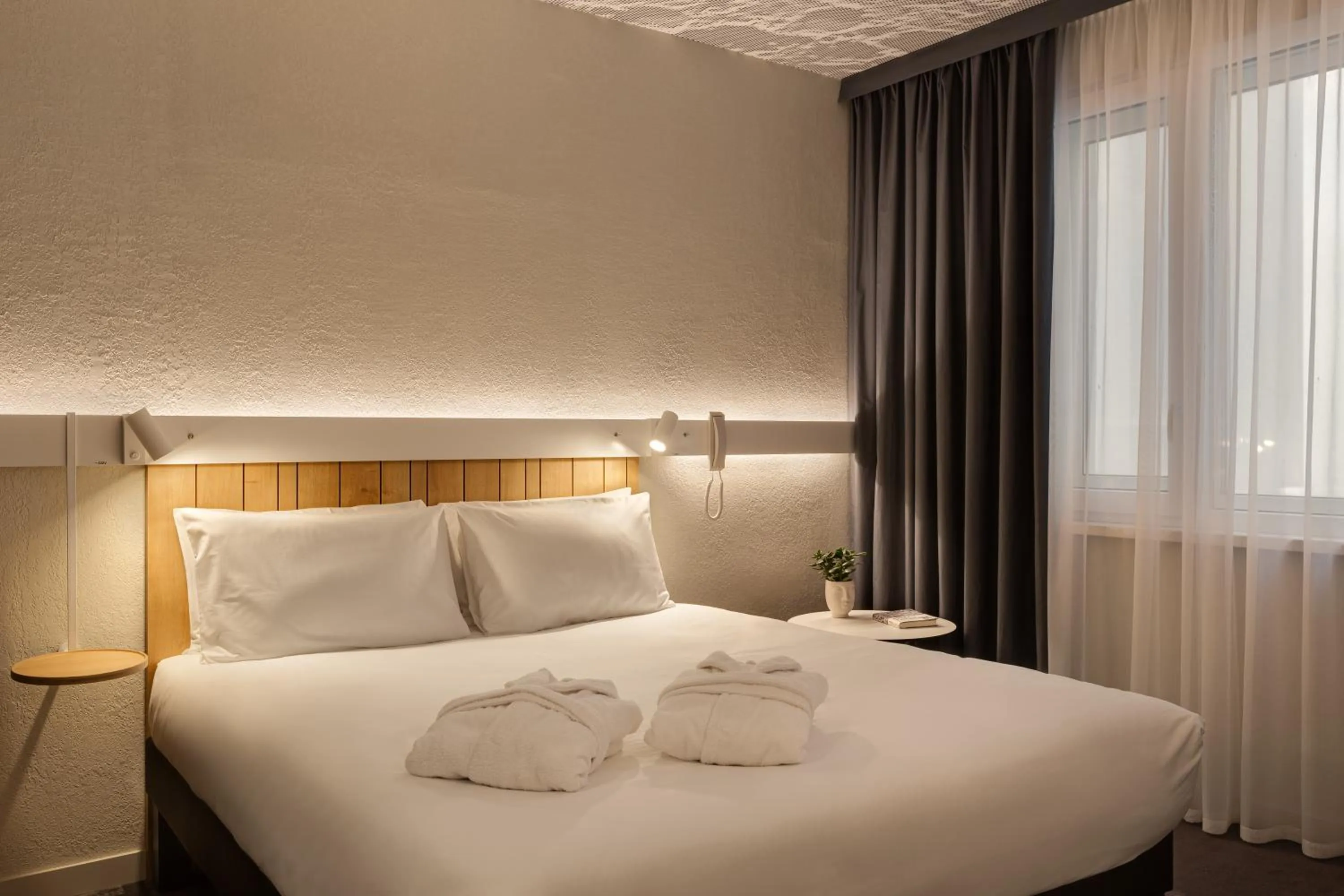 Bed in ibis Kyiv Beresteiska