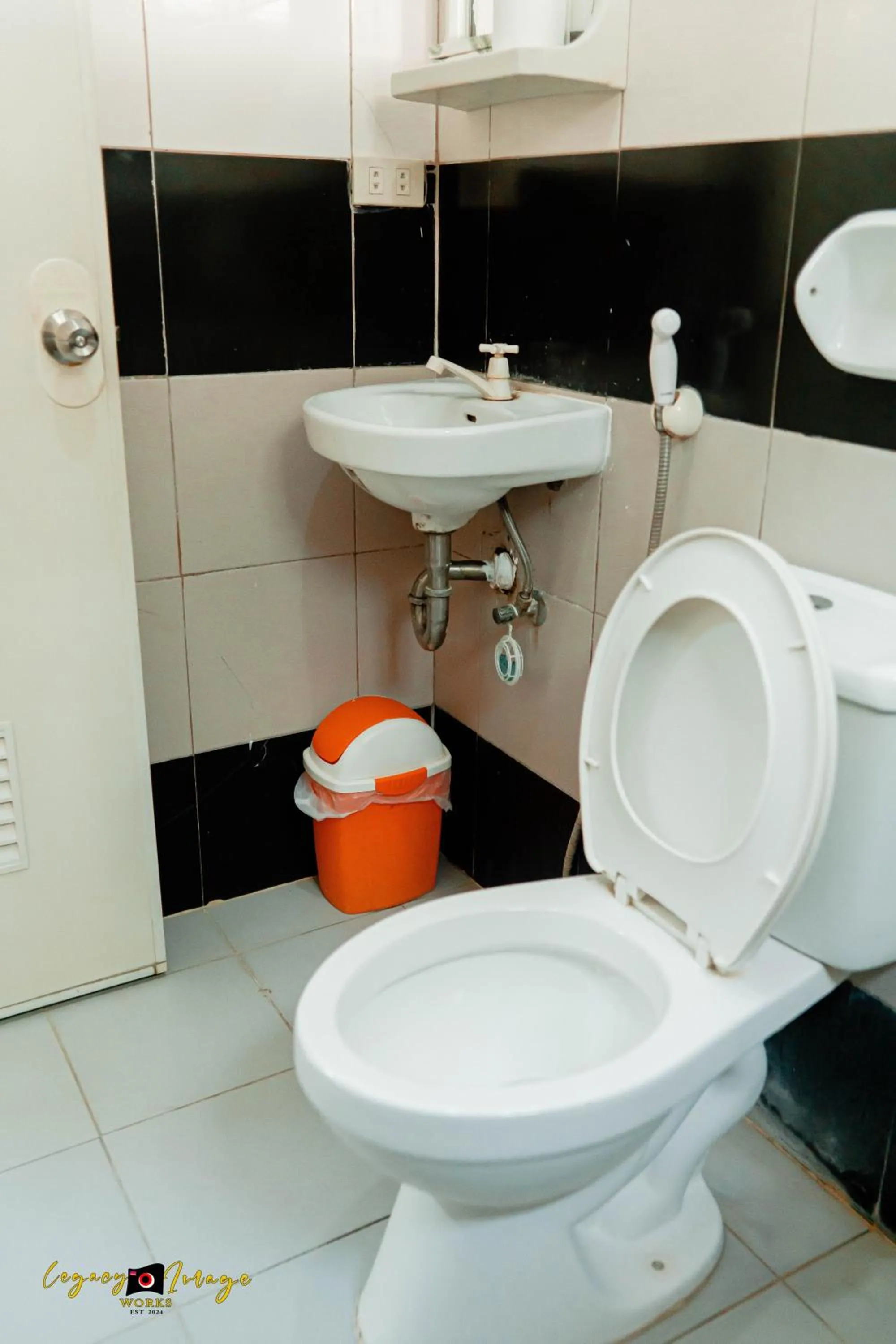 Toilet in Imperial Ridge Pension House