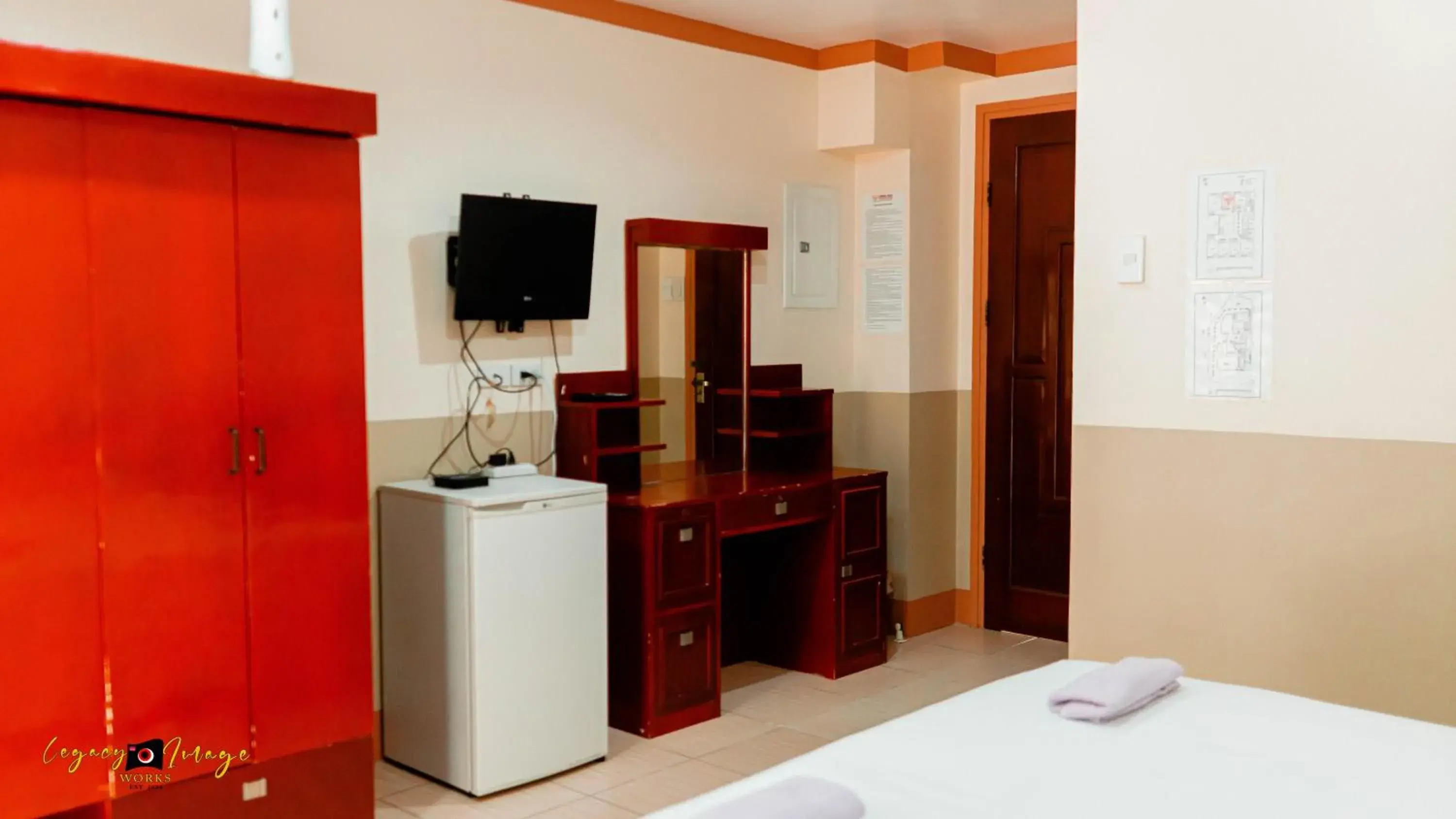 Queen Room with Balcony in Imperial Ridge Pension House Queen Room with Balcony in Imperial Ridge Pension House