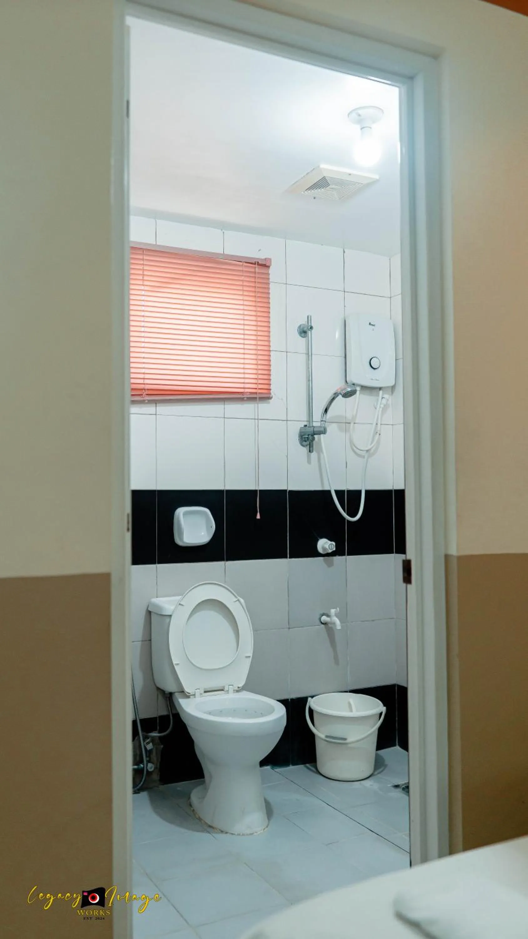 Shower in Imperial Ridge Pension House