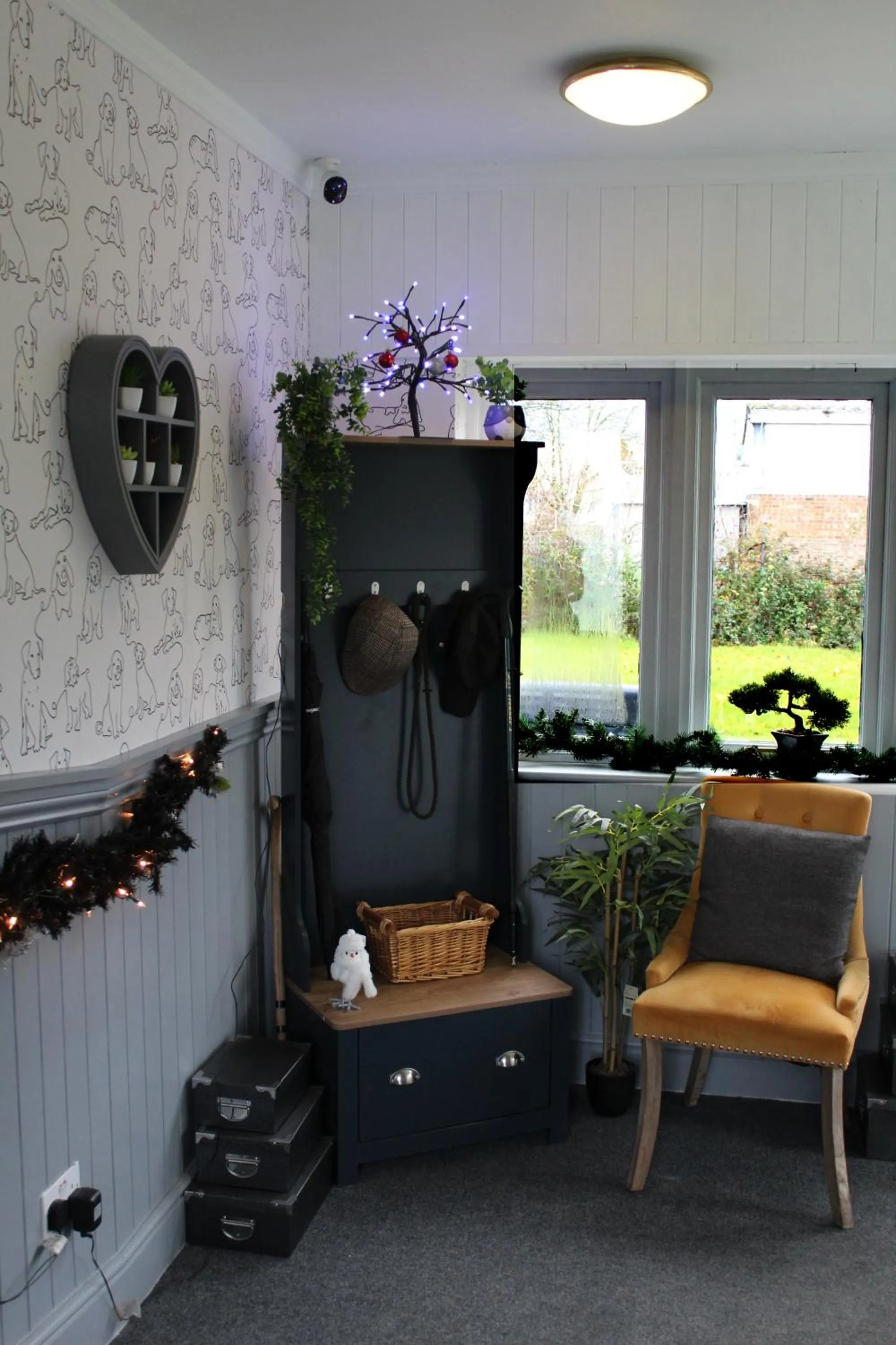 Facade/entrance in Dog and Partridge Inn