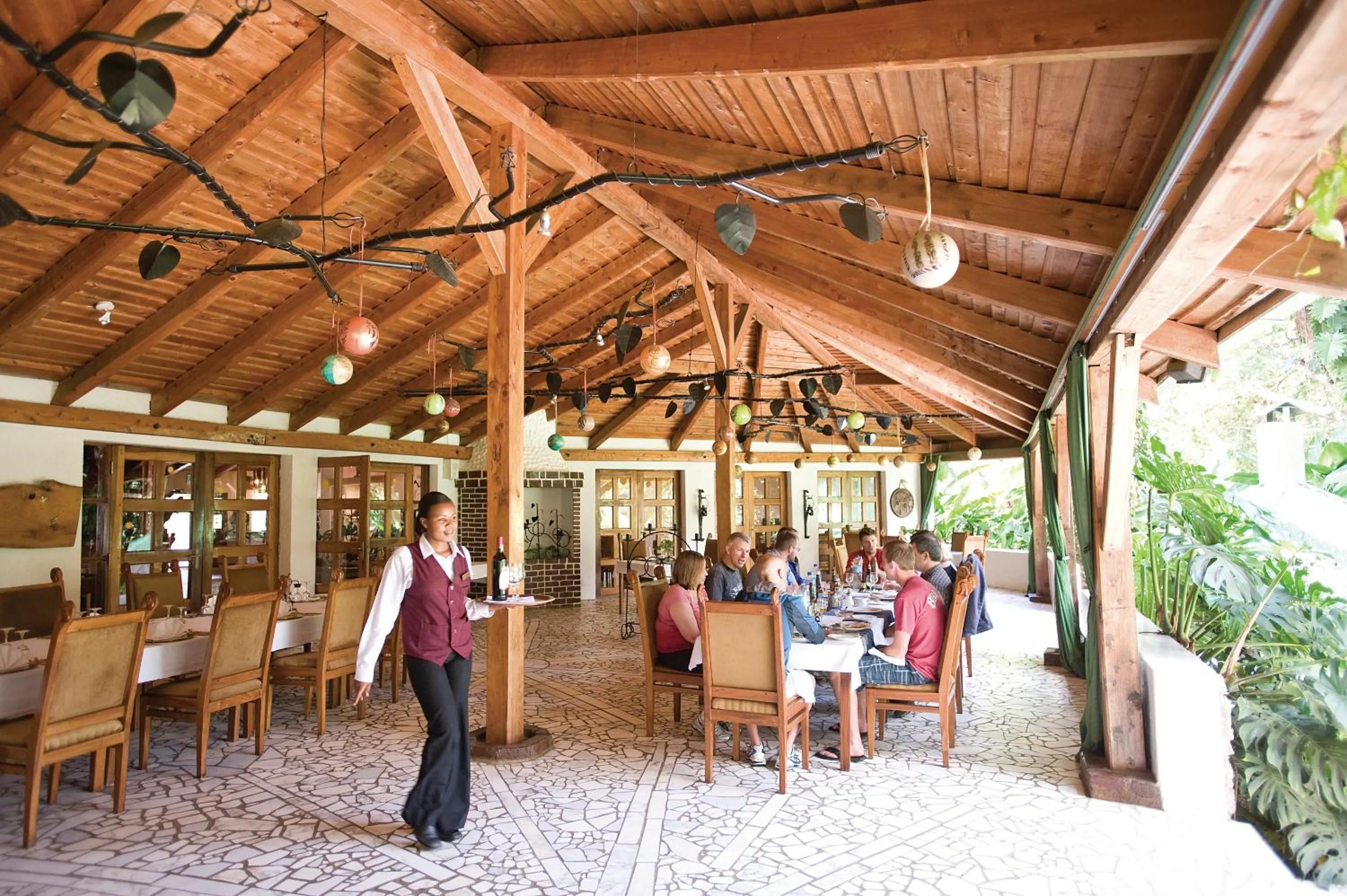 Restaurant/places to eat in Dik Dik Hotel
