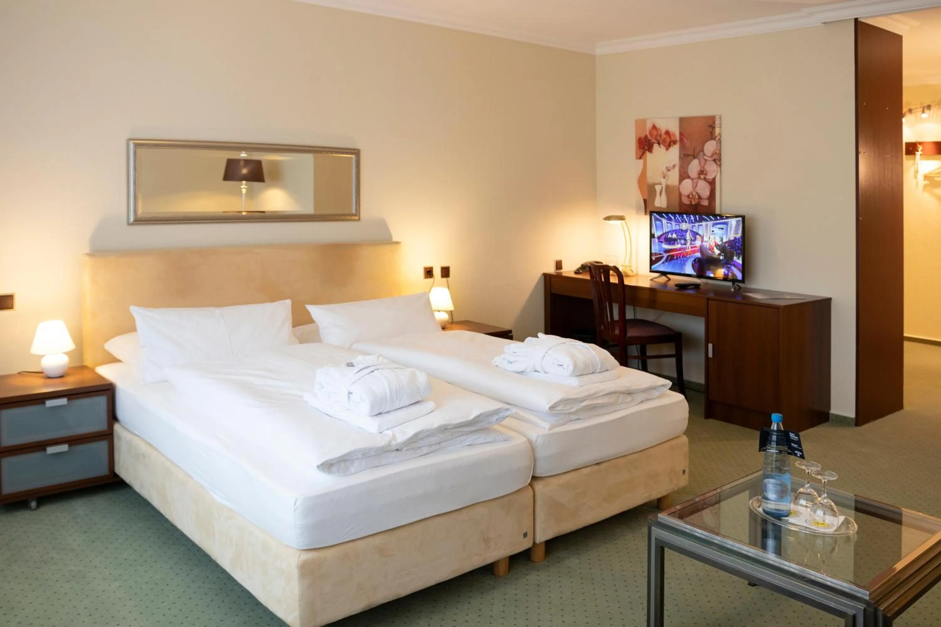 Photo of the whole room, Bed in Golf- und Wellnesshotel Amtsheide