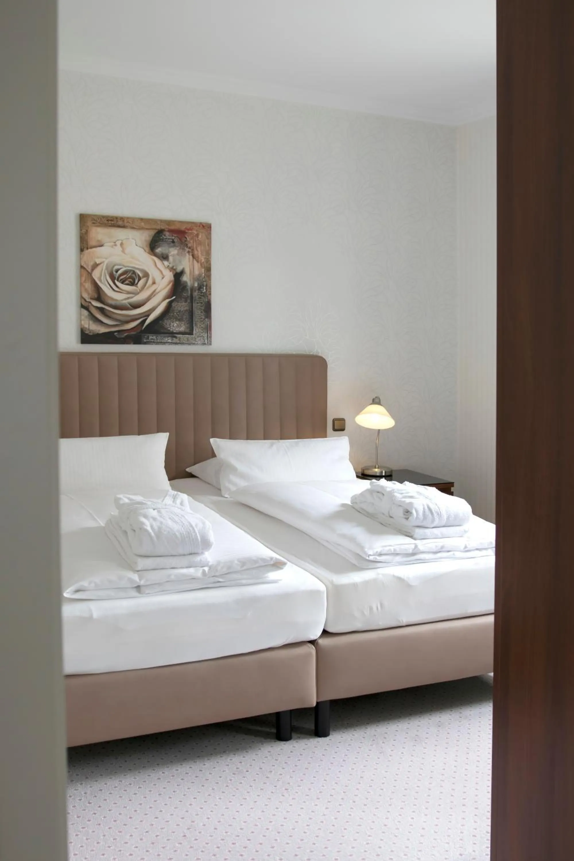 Photo of the whole room, Bed in Golf- und Wellnesshotel Amtsheide