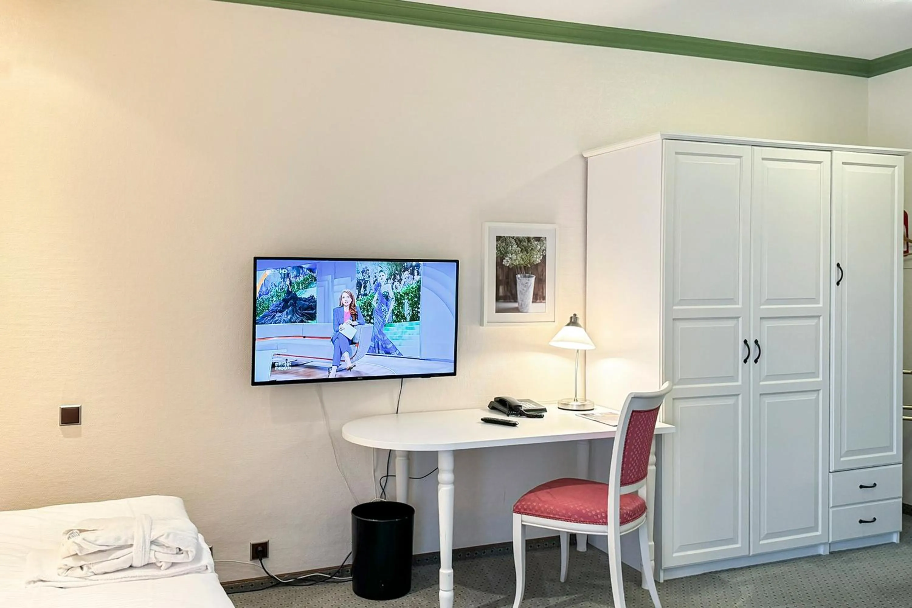 Photo of the whole room, Bed in Golf- und Wellnesshotel Amtsheide