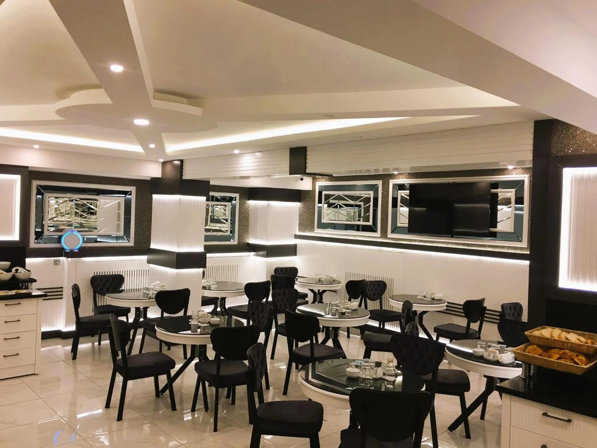 Restaurant/places to eat in YILDIZ OTEL