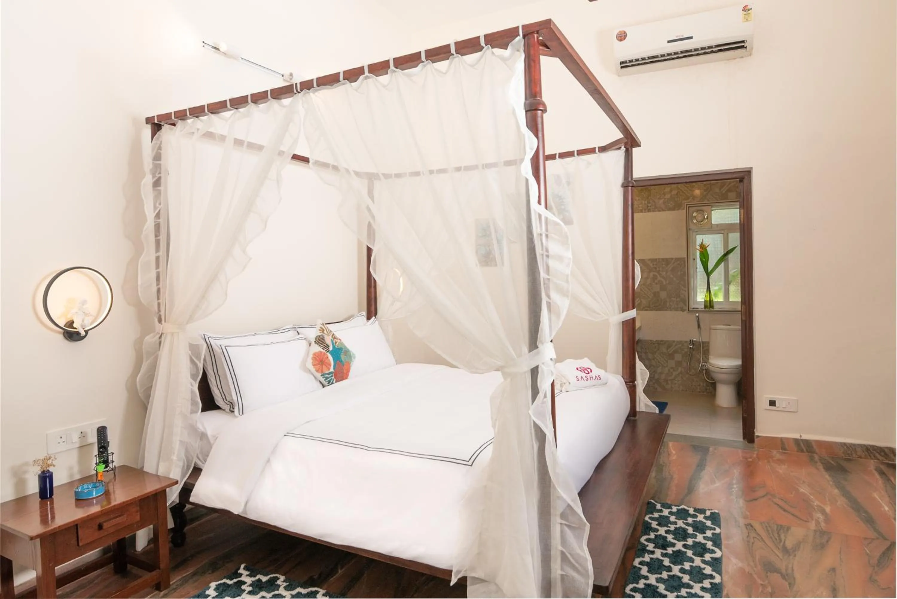 Bed in Sashas Holiday Village