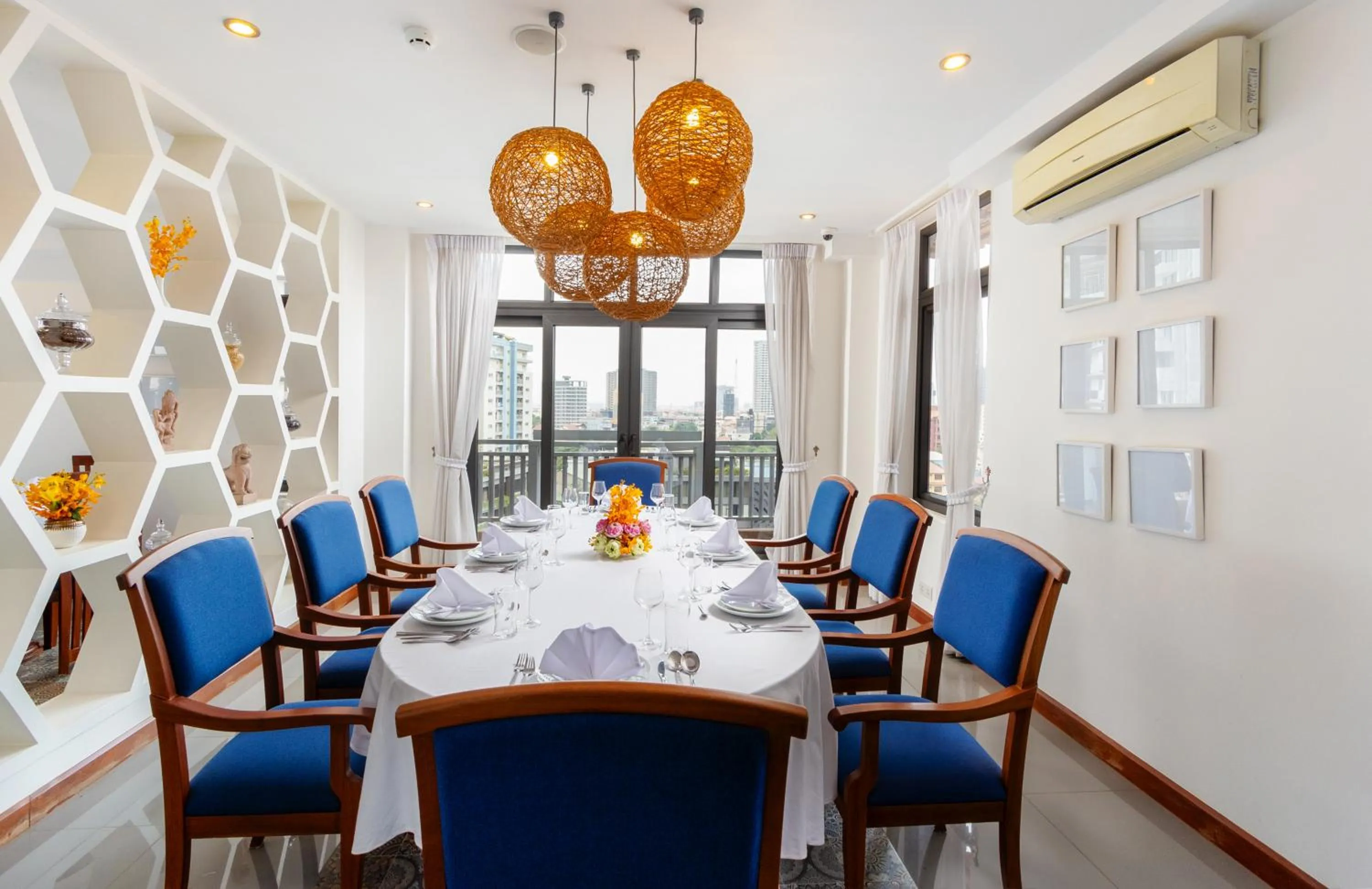 Restaurant/places to eat in Jaya Suites Hotel