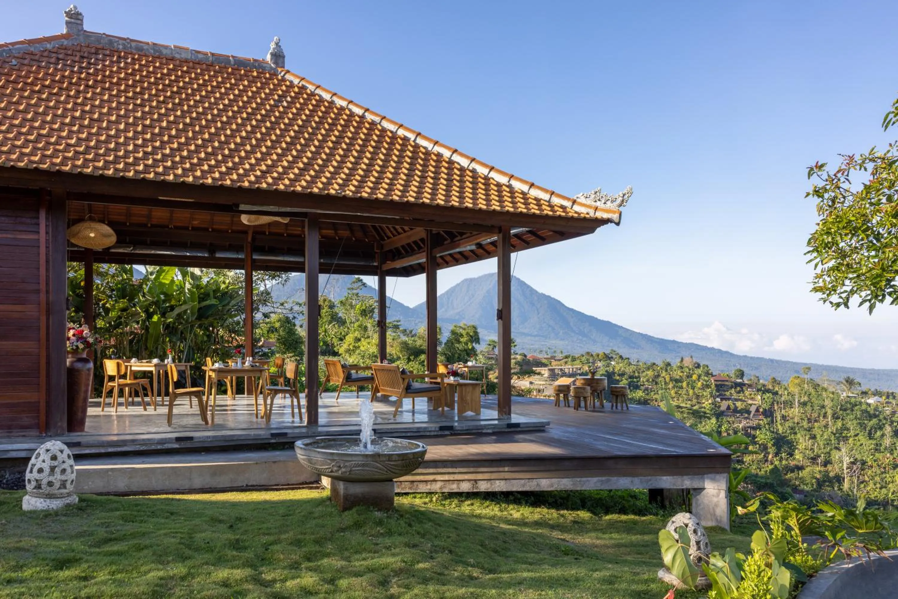 Restaurant/places to eat in Munduk Tentrem Resort