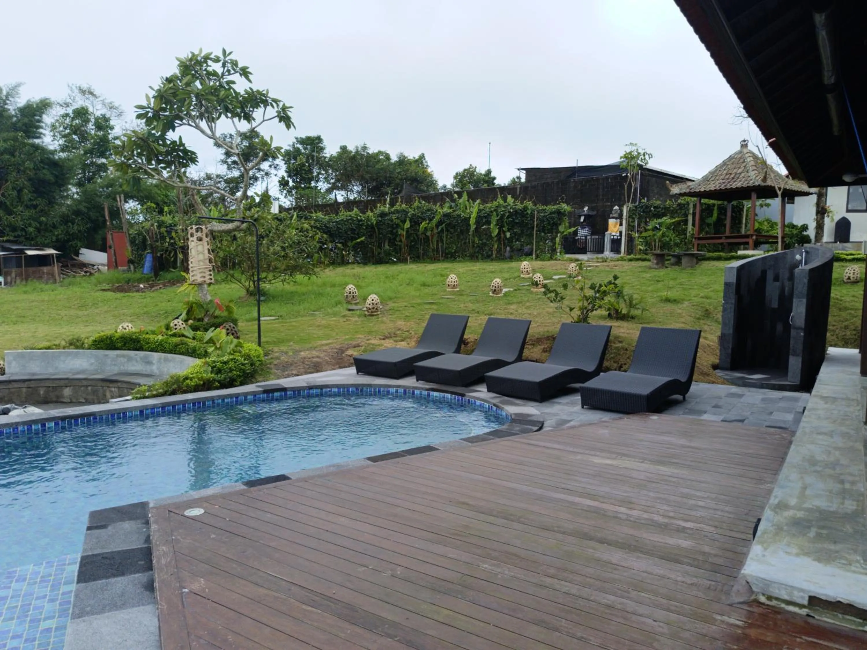 sunbed in Munduk Tentrem Resort