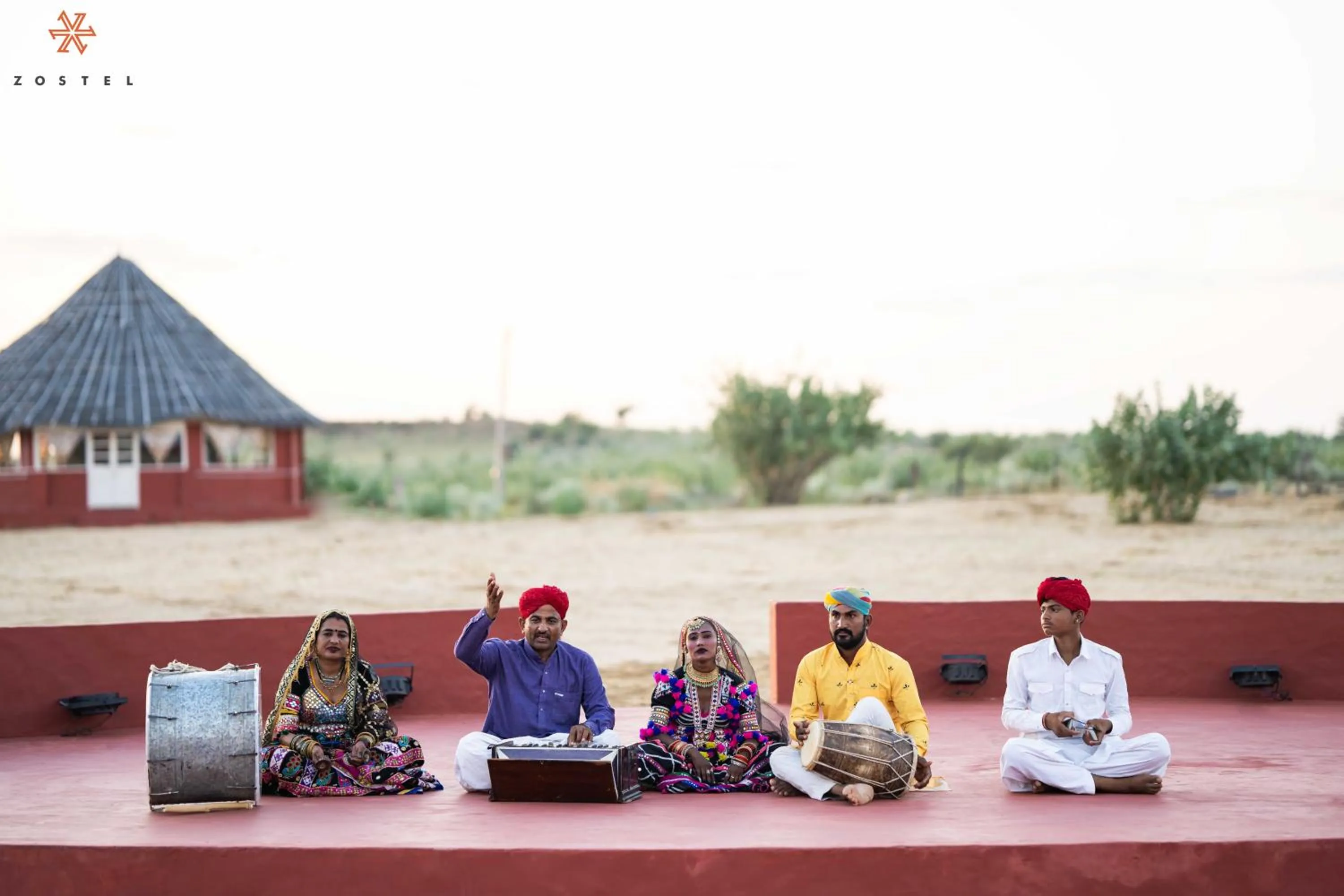 Evening entertainment in Zostel Sam Desert (Jaisalmer)