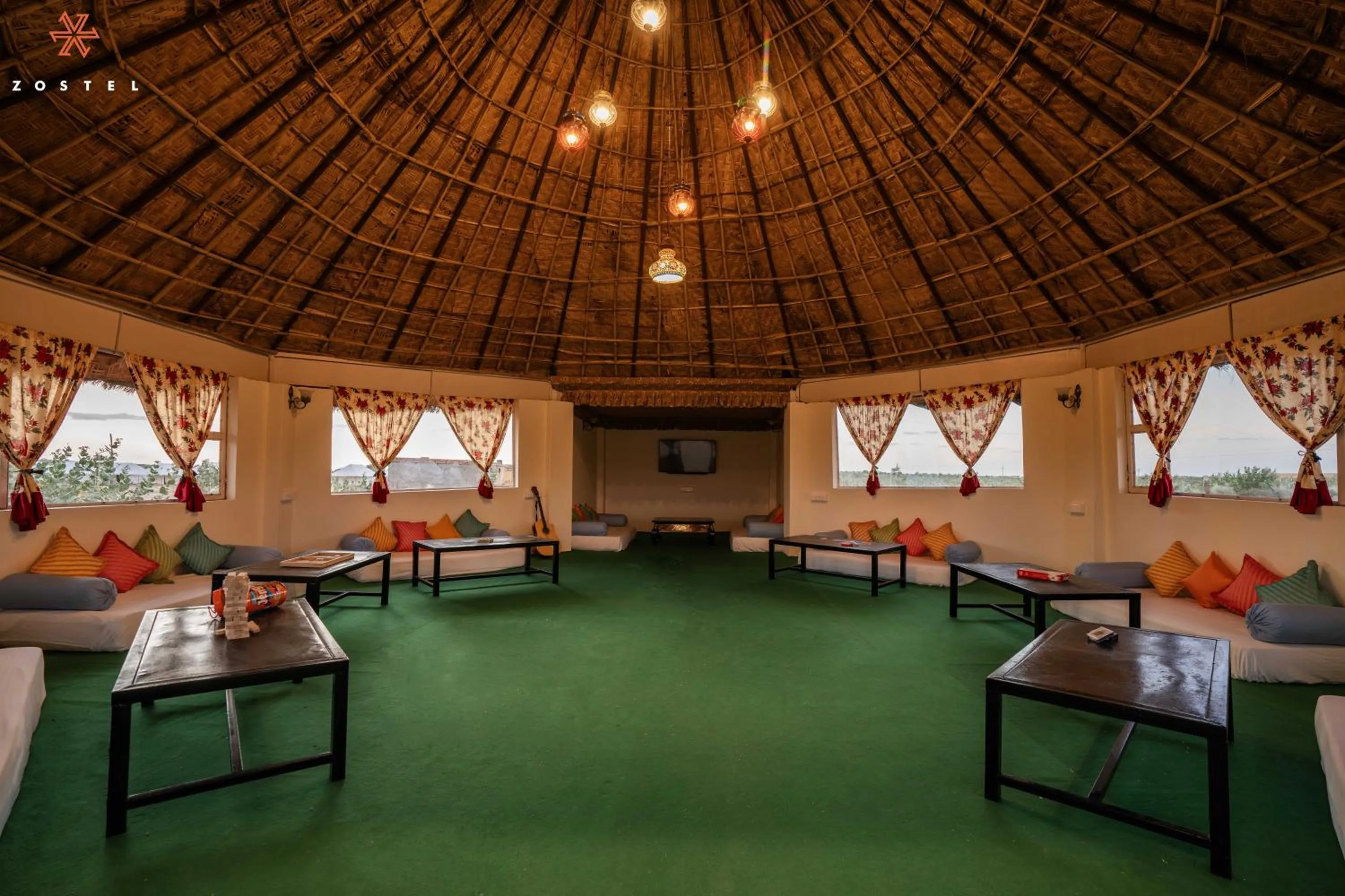 Living room in Zostel Sam Desert (Jaisalmer)