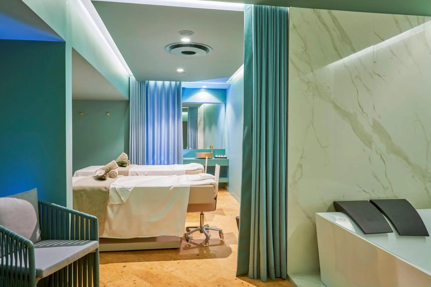 Massage, Bed in The Reserve - within Savoy Palace - The Leading Hotels of the World