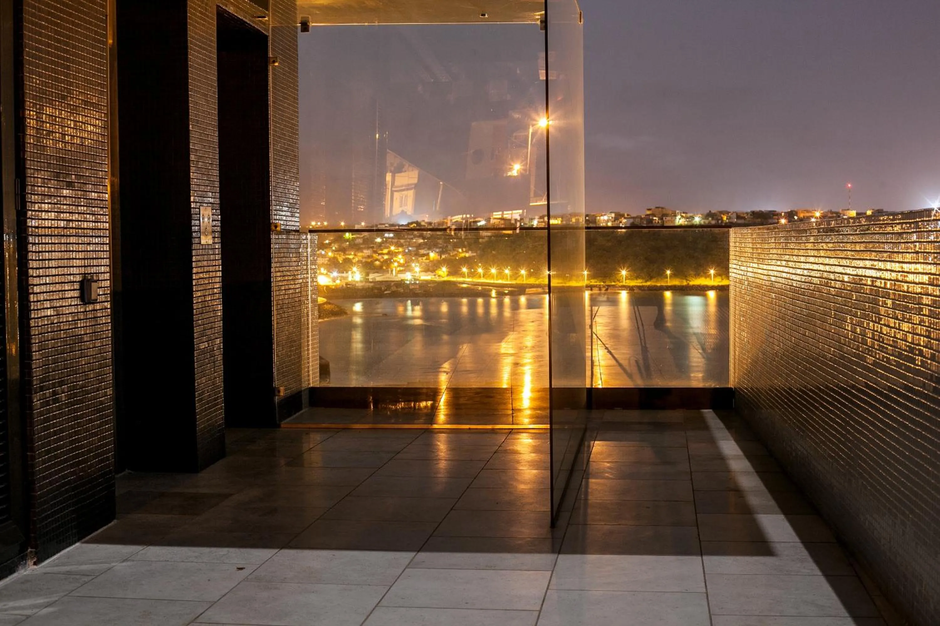 Night in Hotel Pérola