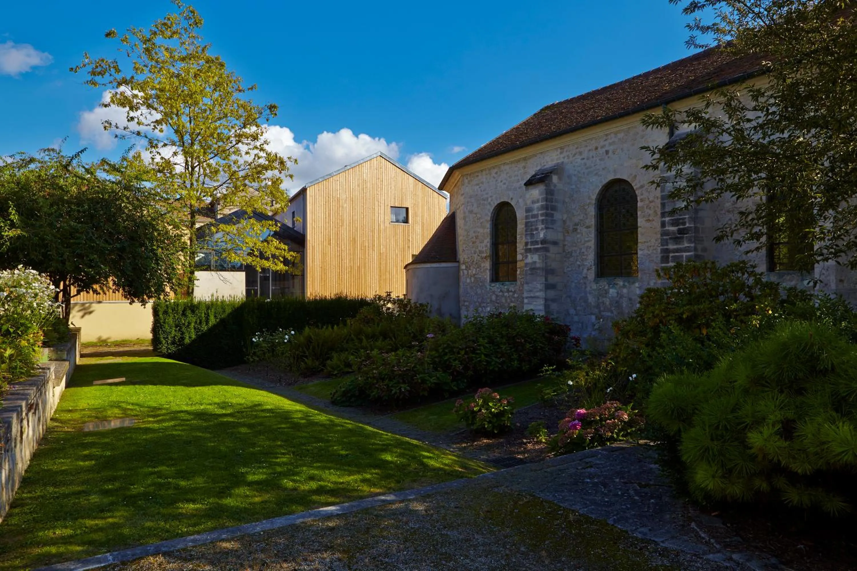 Facade/entrance in Hôtel Les Herbes Folles