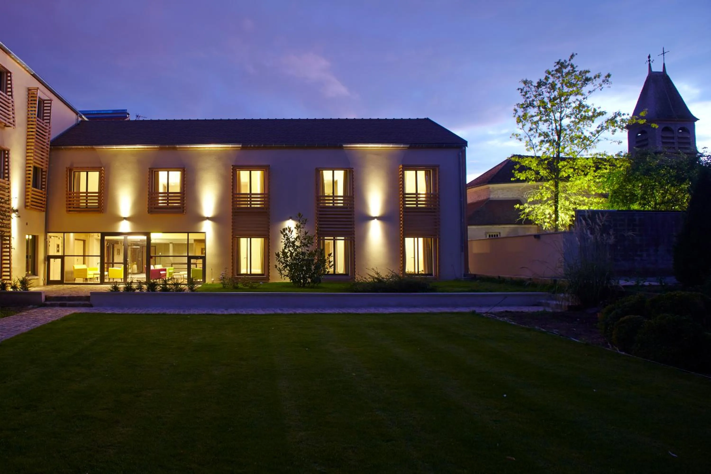 Facade/entrance in Hôtel Les Herbes Folles