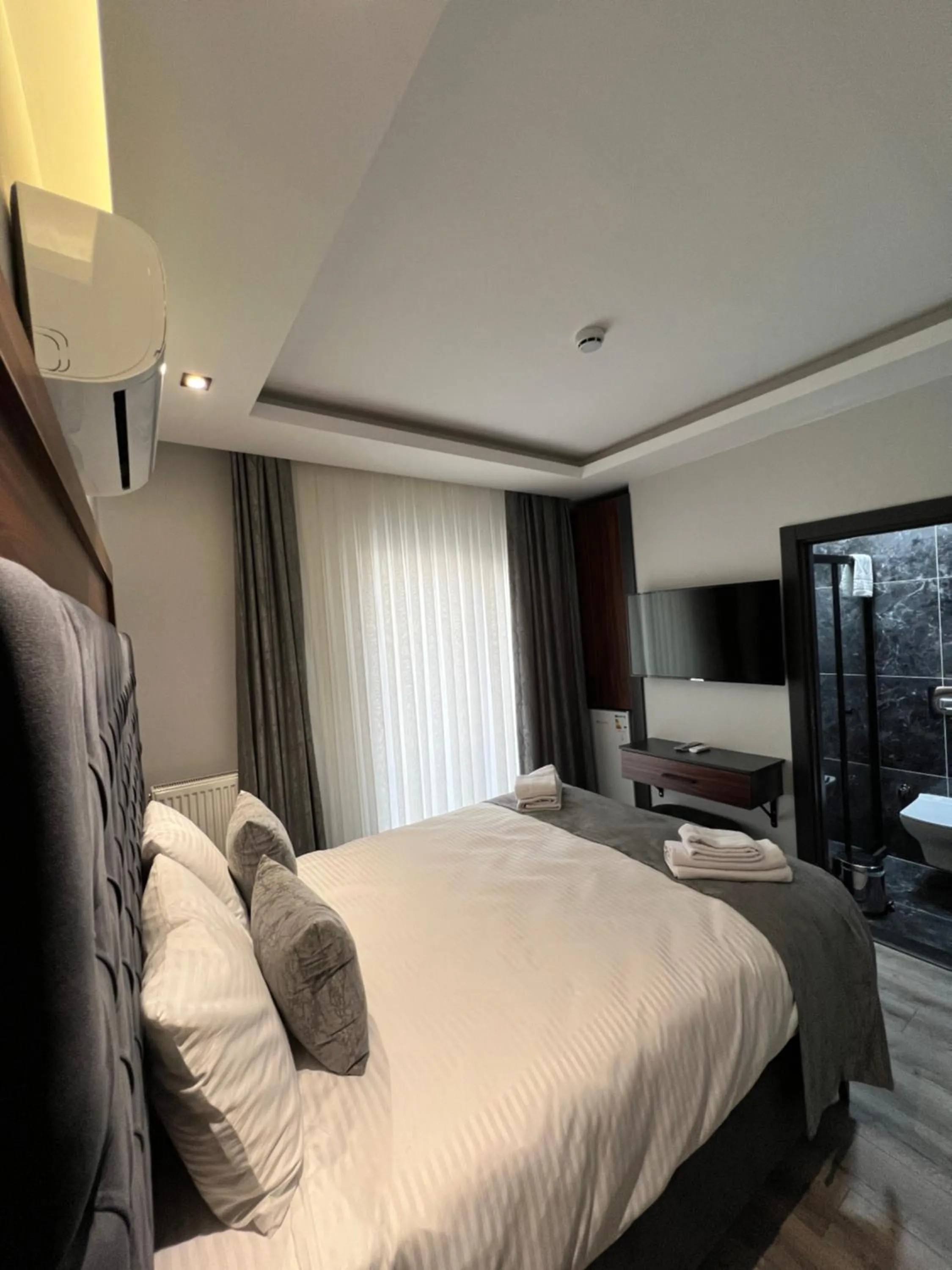 Bed in Golden Stoneluxe İstanbul Hotel