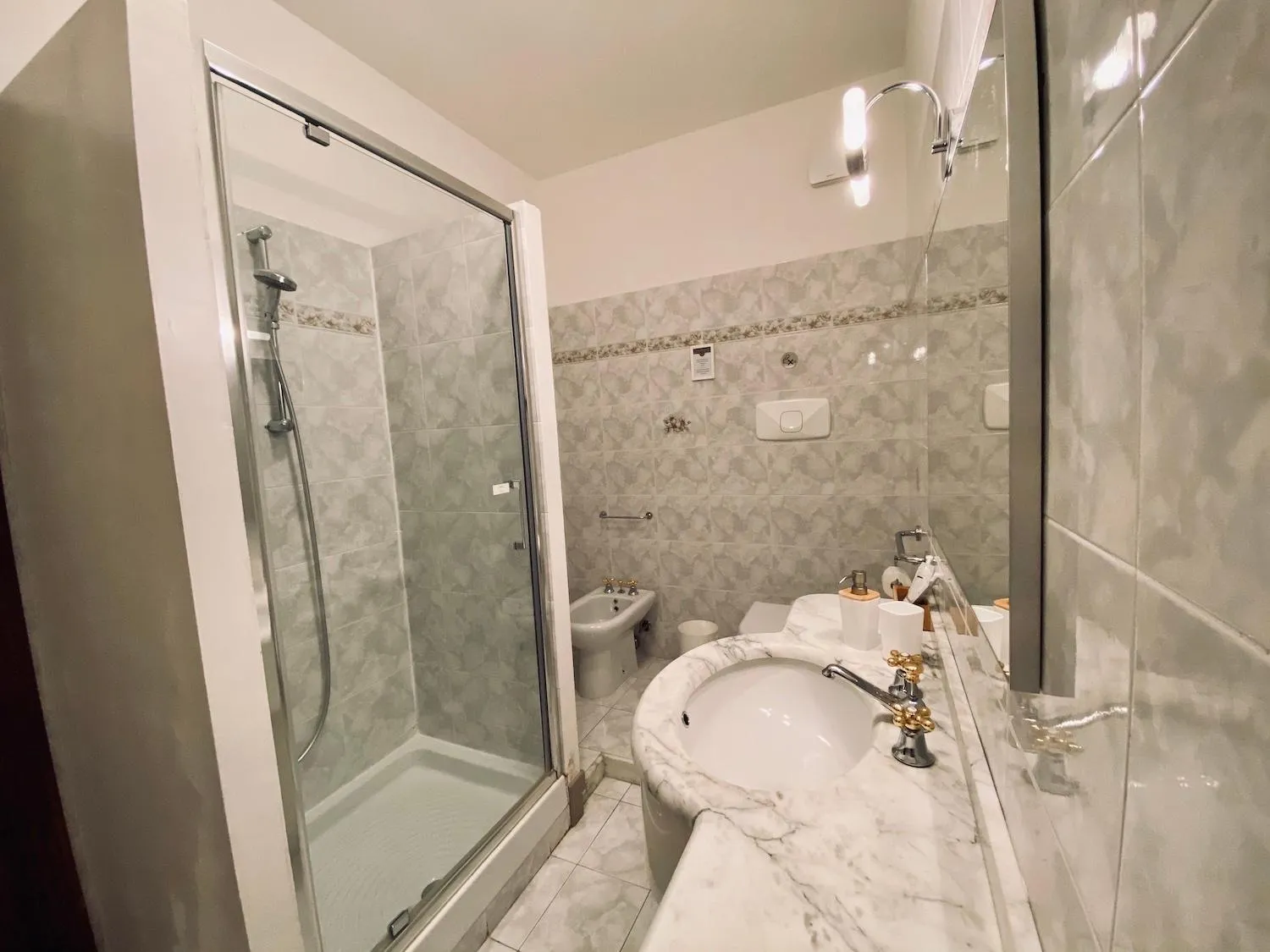 Bathroom in Quo Vadis