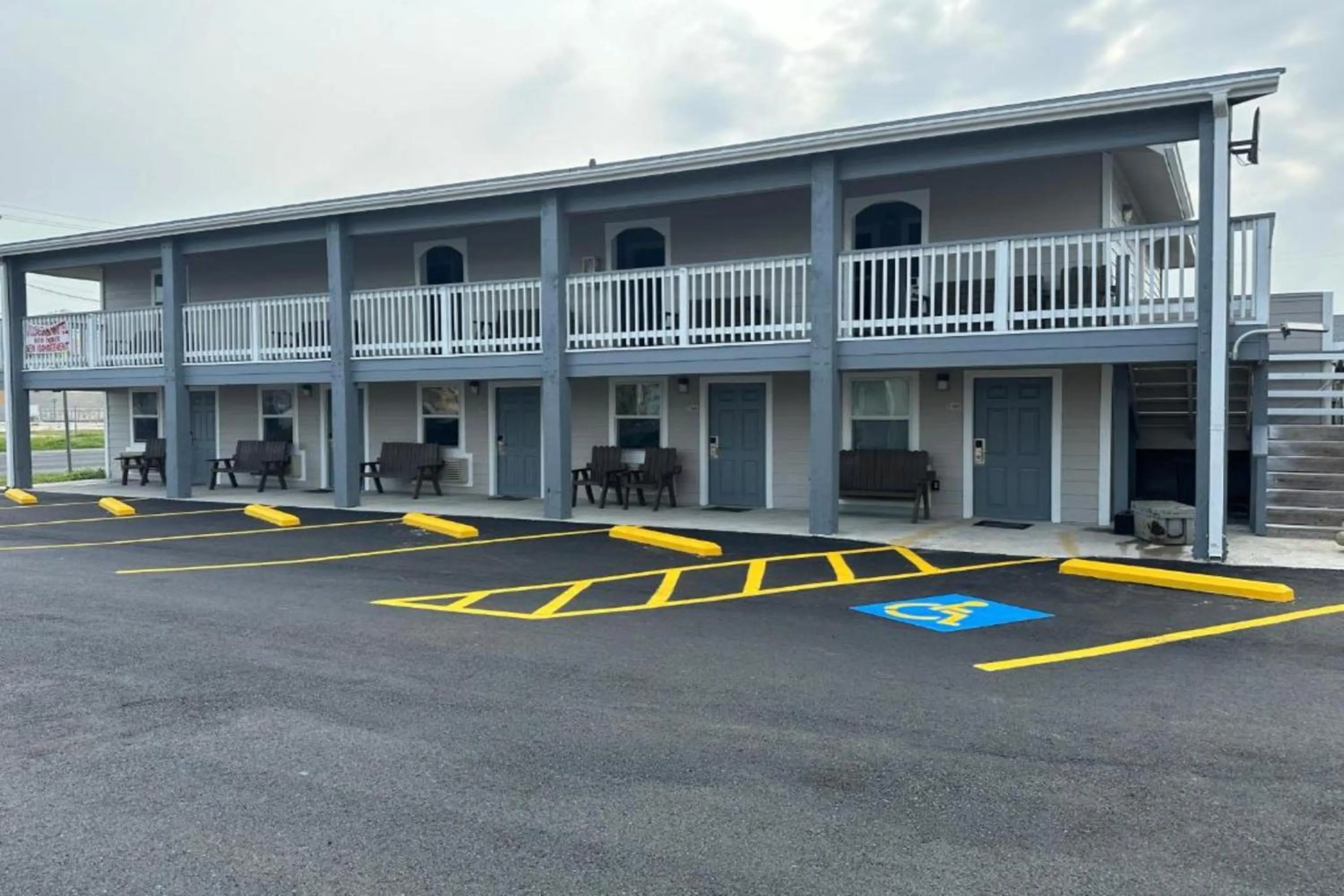 Property building in Village Inn Motel Rockport near Aransas Bay