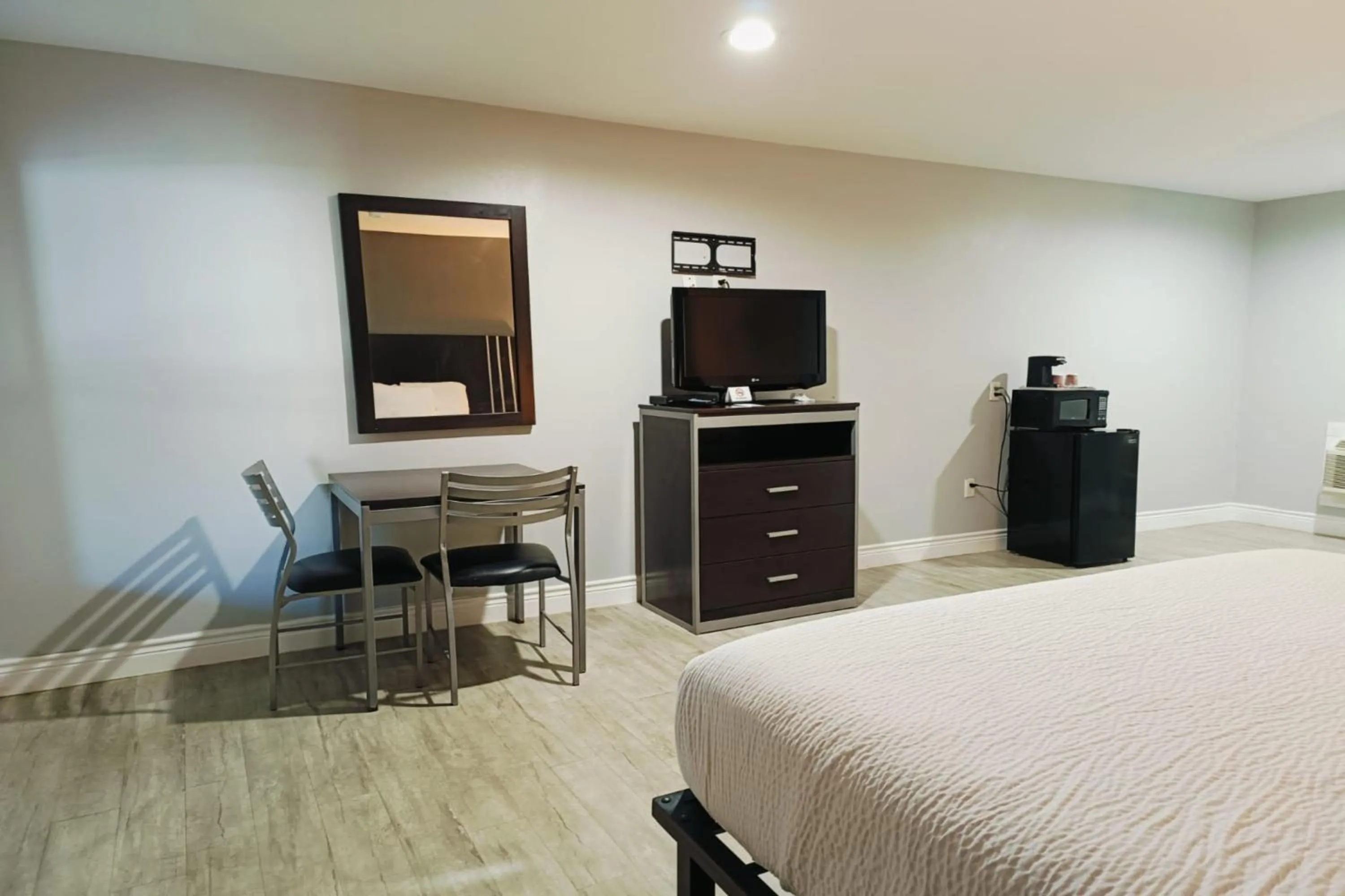 Bedroom, Bed in Village Inn Motel Rockport near Aransas Bay