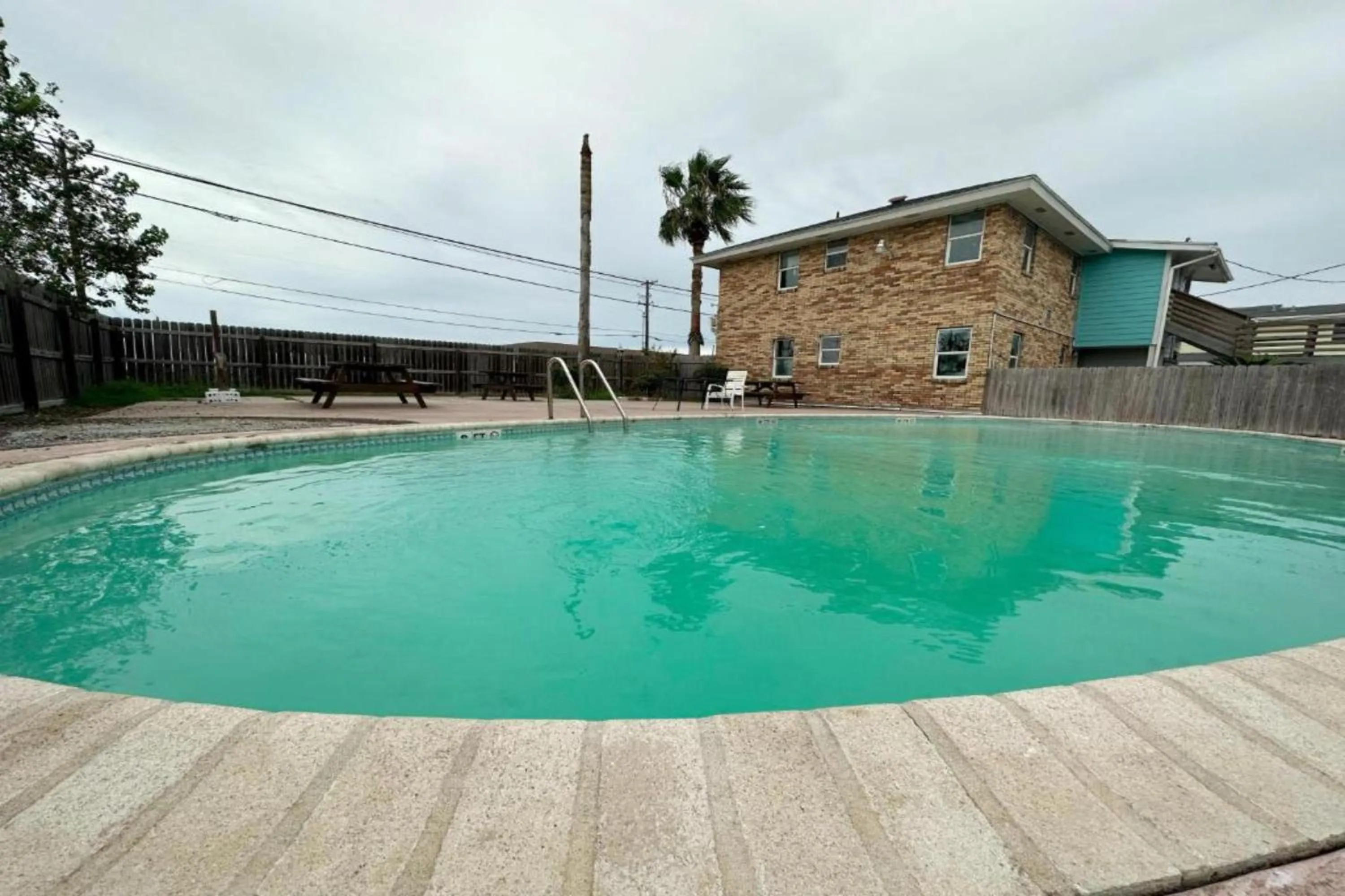 Swimming pool in Village Inn Motel Rockport near Aransas Bay