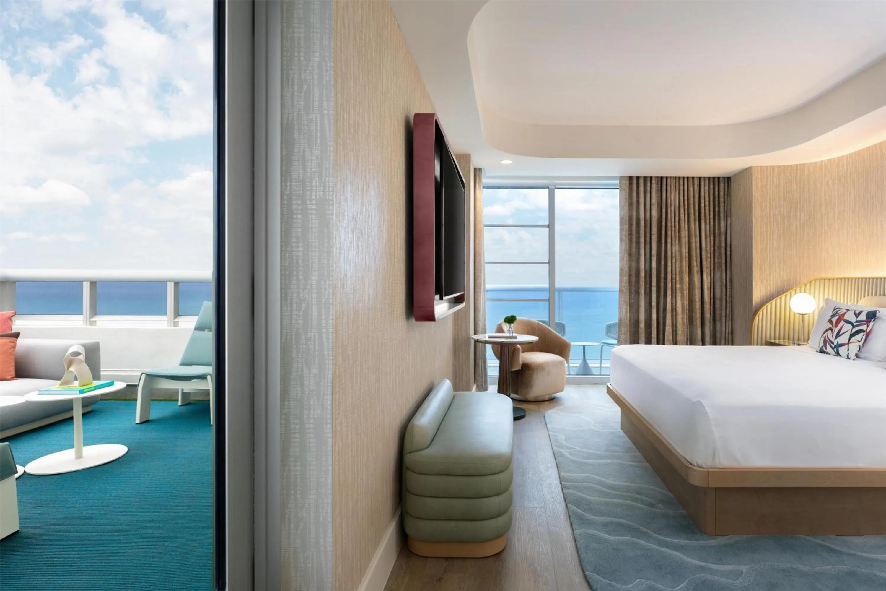 Photo of the whole room, Bed in Andaz Miami Beach, By Hyatt
