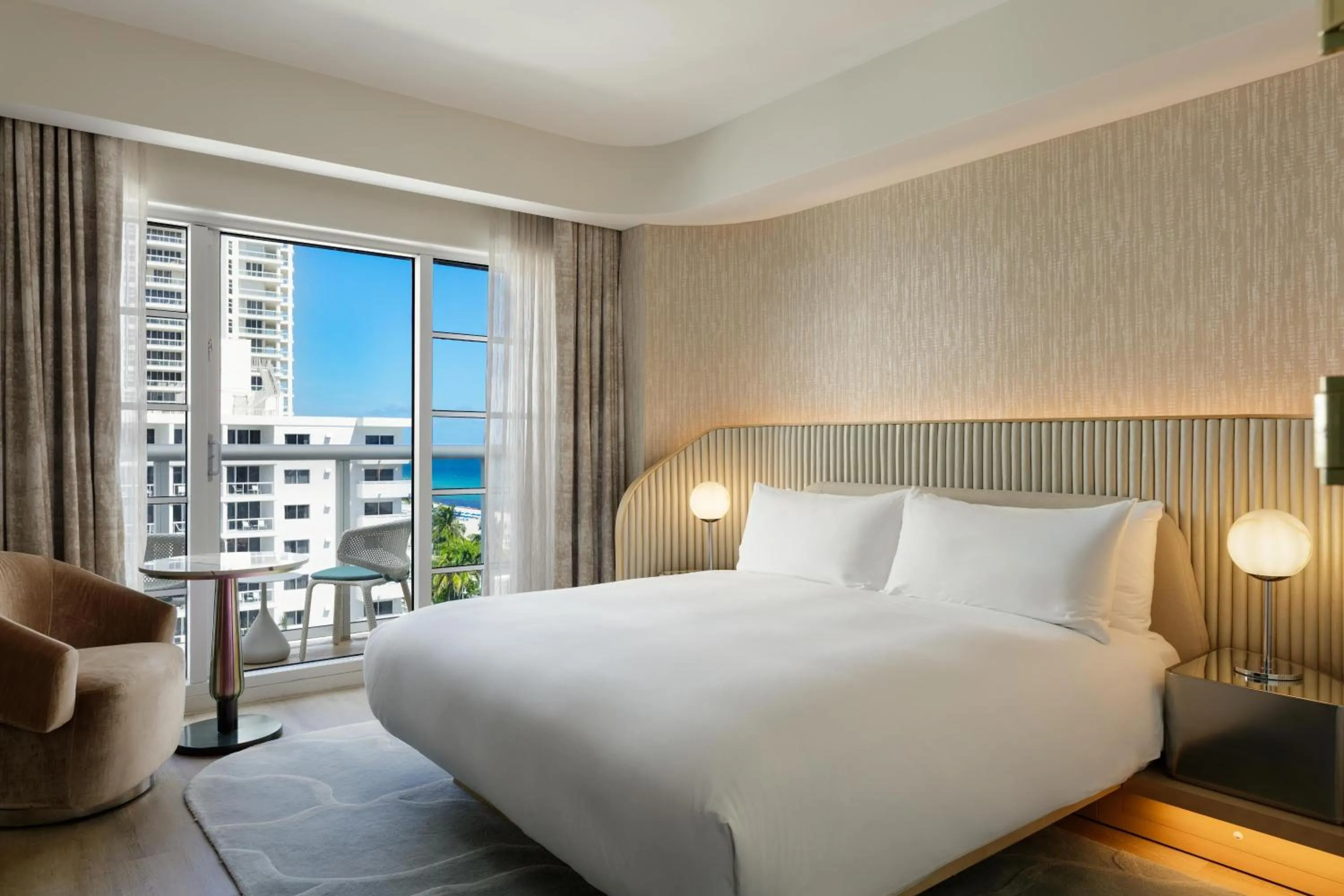 Bedroom, Bed in Andaz Miami Beach Resort & Spa