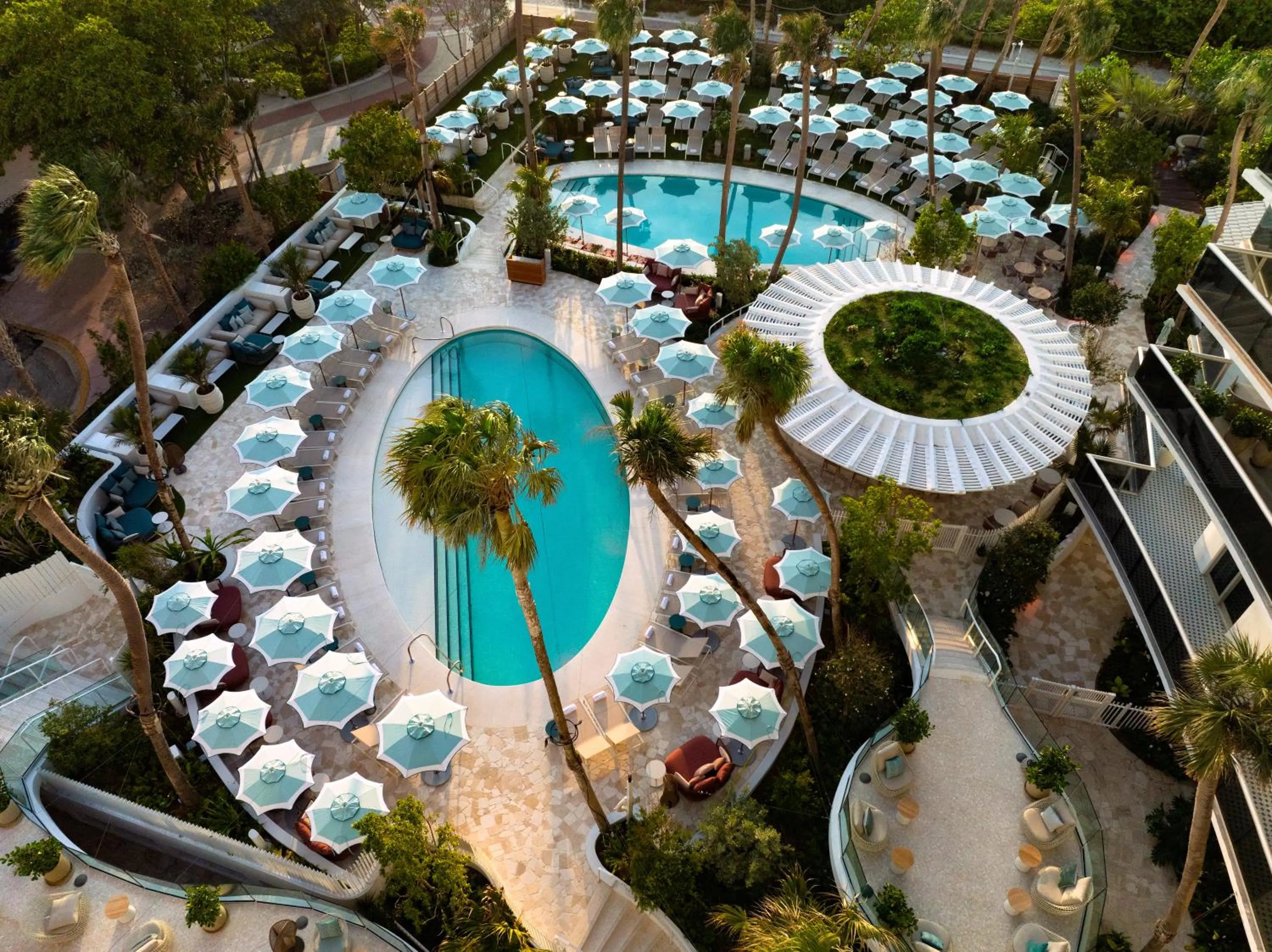 Swimming pool in Andaz Miami Beach, By Hyatt
