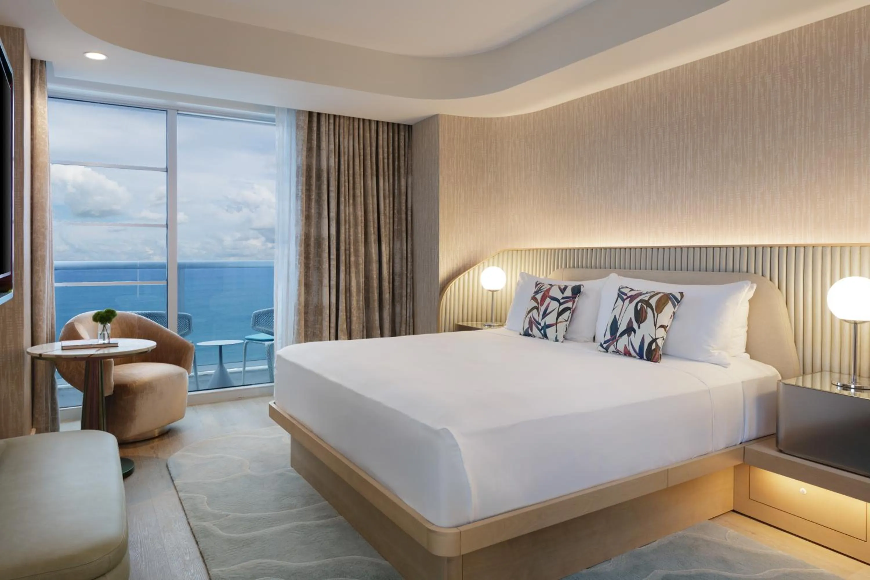 Sea view, Bed in Andaz Miami Beach, By Hyatt